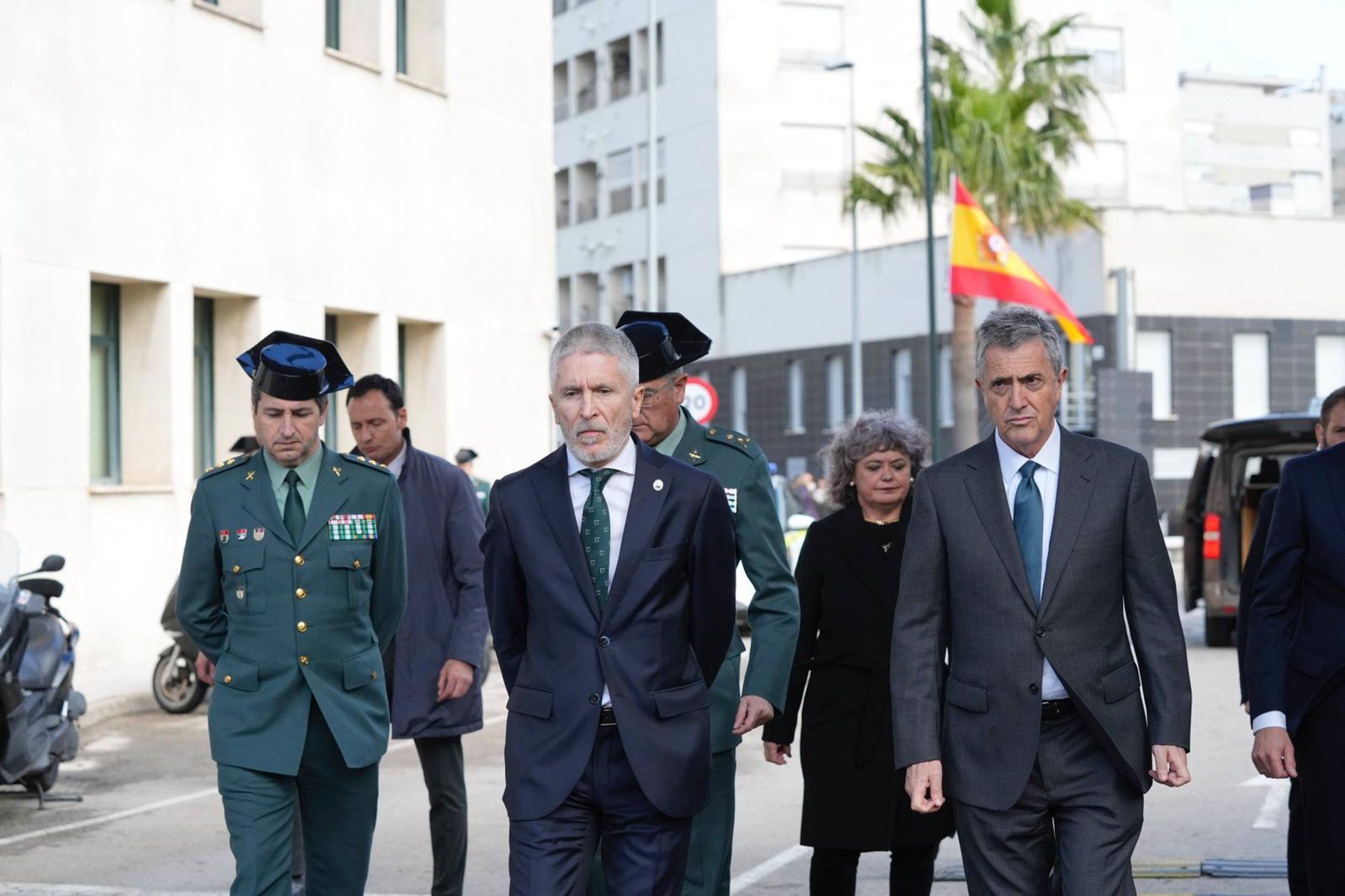 El ministro de Interior, Fernando Grande-Marlaska, acude a la Comandancia de la Guardia Civil de Cádiz tras el asesinato de dos agentes en Barbate