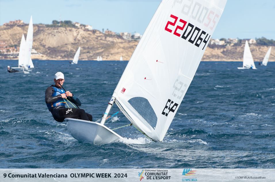 Enrique Díaz (RCN La Línea) remonta puestos en el Campeonato de España de ILCA 7