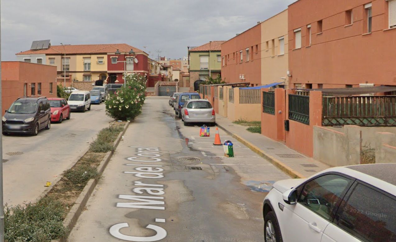 Una explosión de una bombona de butano deja un herido en una vivienda de La Línea.