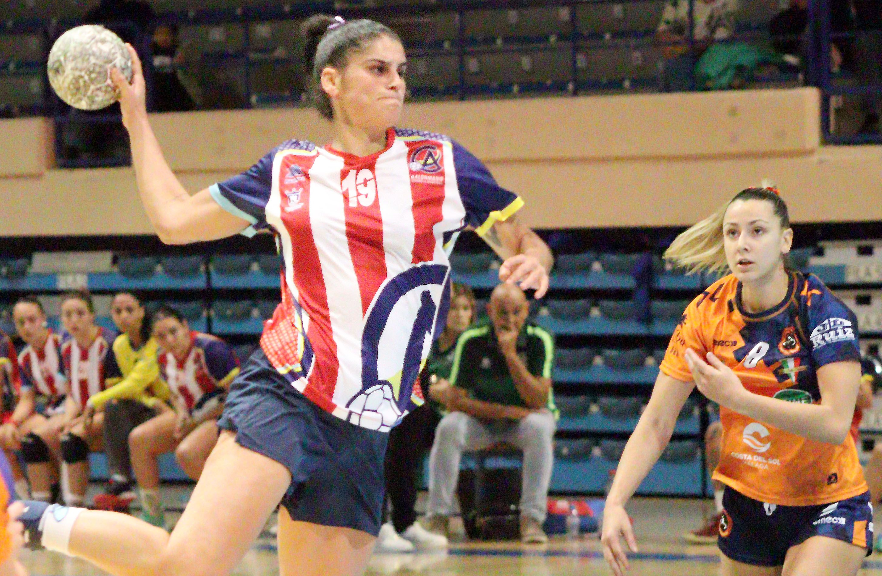 Las féminas del BM Ciudad de Algeciras caen en el segundo tiempo ante el líder (28-22)