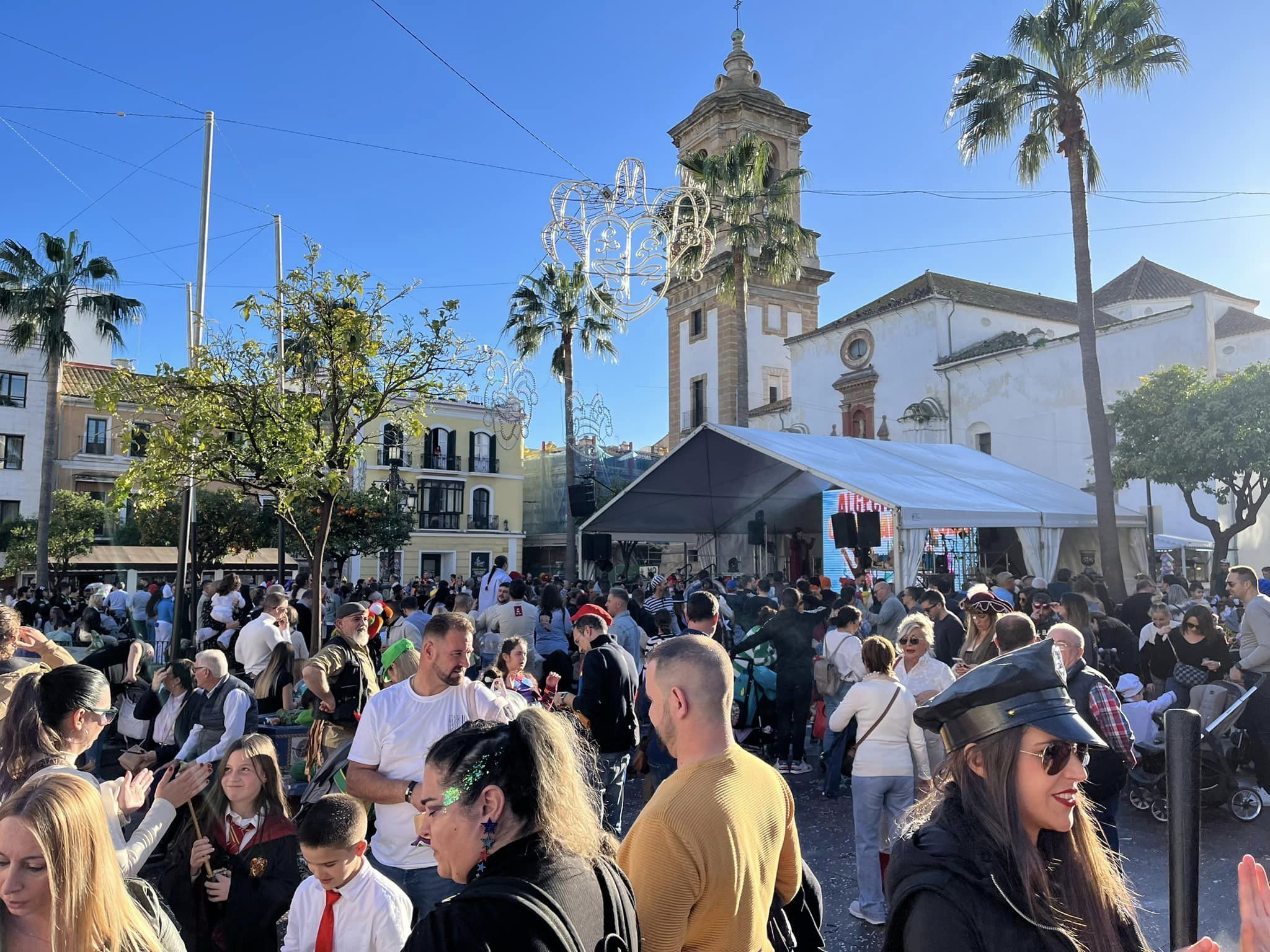 La algarabía carnavalesca vuelve a la Plaza Alta