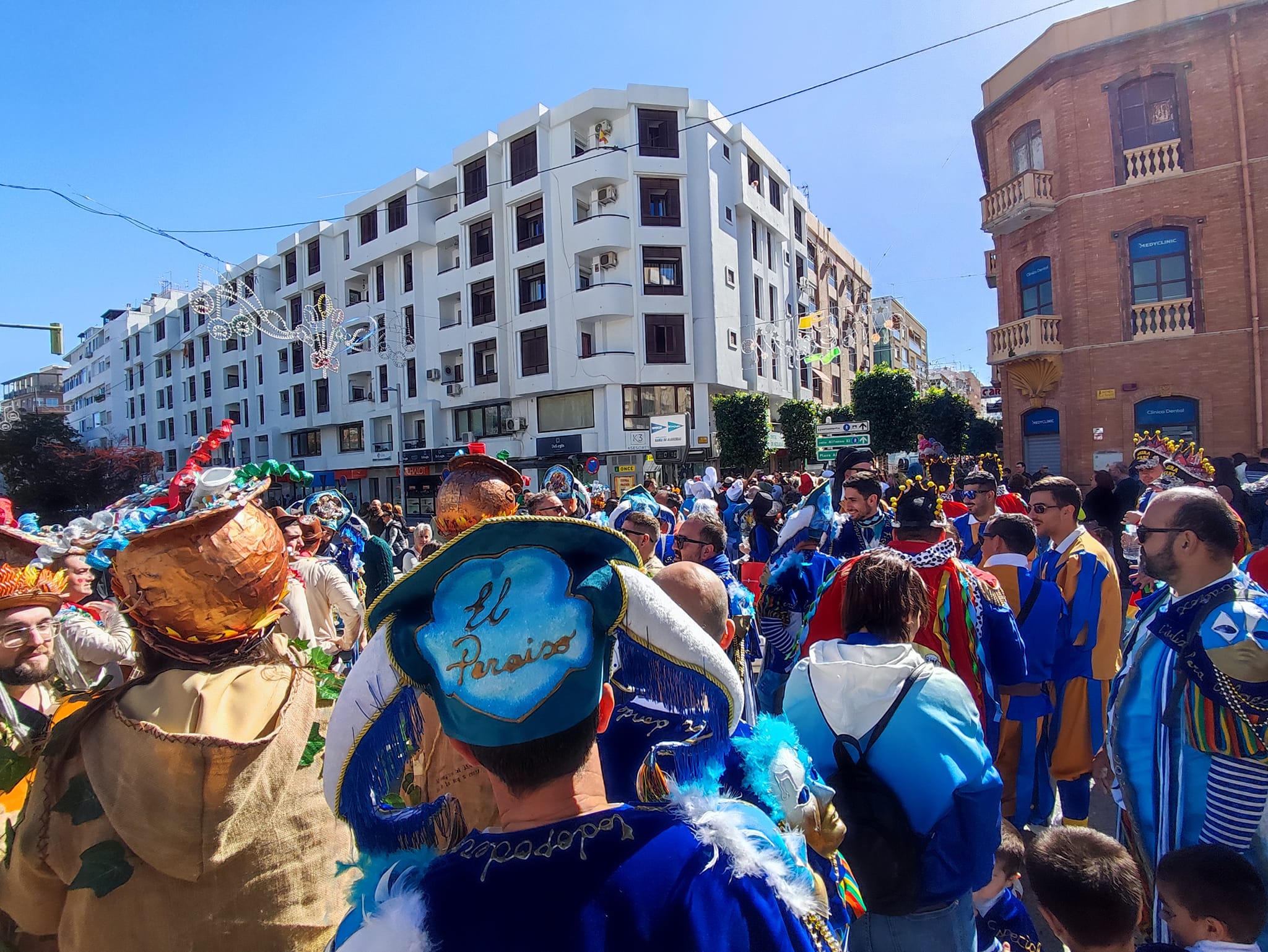 Agrupaciones participan en el Carnaval de Algeciras. Foto: F.M. Título: Las agrupaciones de Carnaval, en pie de guerra contra el Ayuntamiento de Algeciras. 