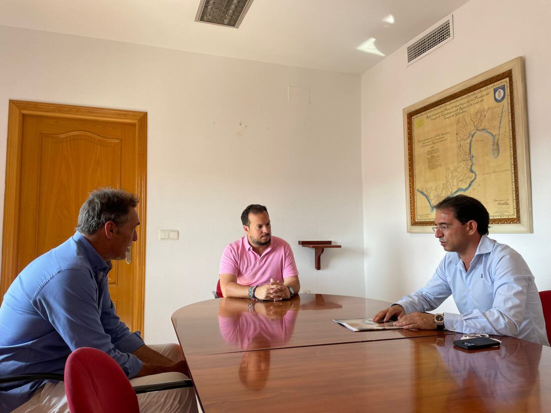 El concejal de Educación, Daniel Pérez Cumbre, ha mantenido una reunión con responsables del Grupo ILERNA, grupo de formación que une a las marcas líderes en FP ILERNA y ALBOR.