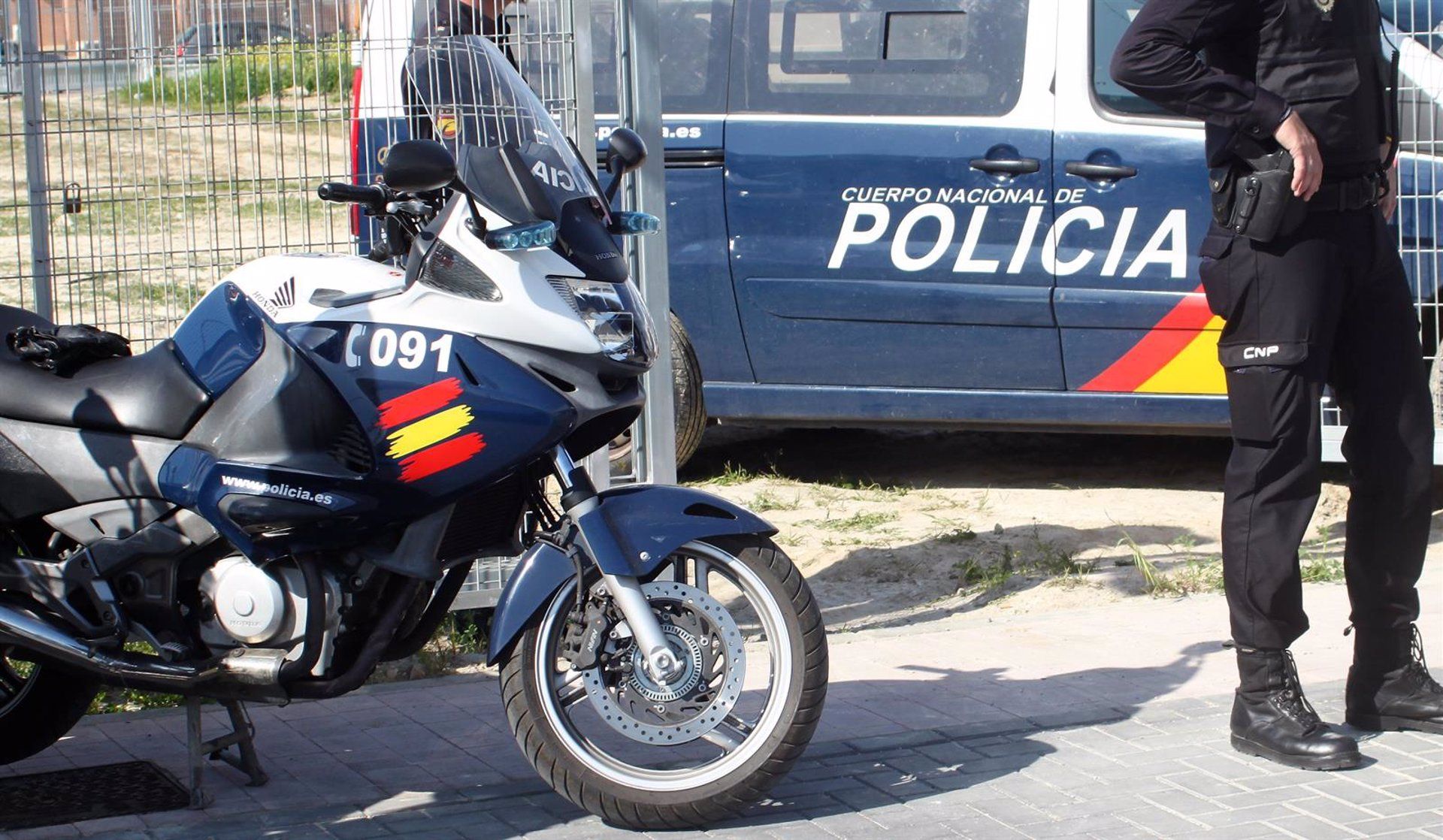 Vehículo de la Policía Nacional. Imagen de archivo. La Policía Nacional detiene en Tarifa a una persona reclamada por la Justicia alemana