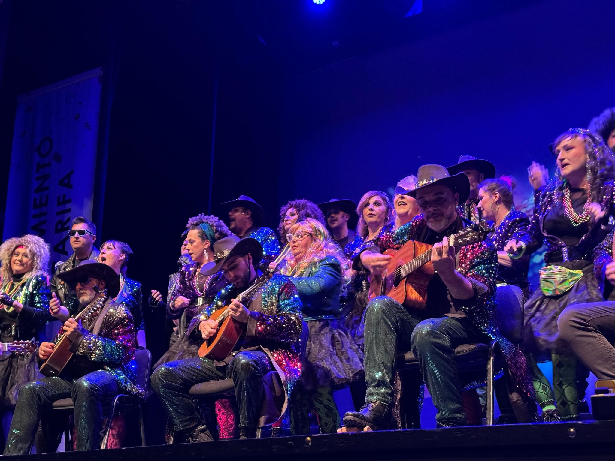 El nuevo coro de Tarifa se estrena en el concurso de Carnaval del Teatro Alameda. 