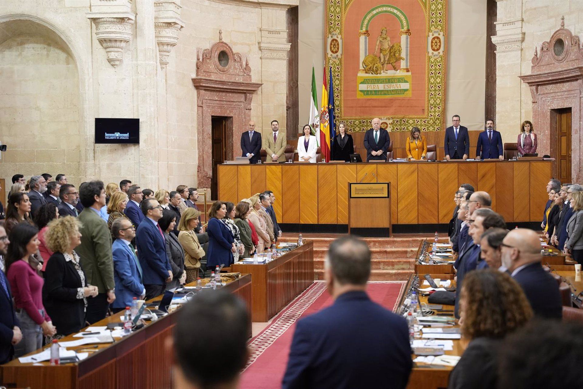El Parlamento guarda minuto de silencio y Moreno reclama más recursos para la Guardia Civil tras el caso Barbate. Foto: María José López - Europa Press.