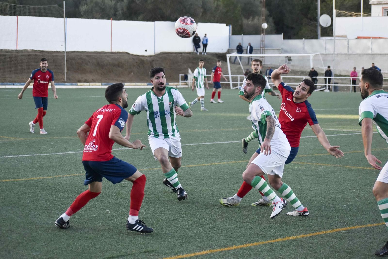 Importantísimo triunfo de 'cuatro puntos' del CD Guadiaro (2-0) ante un rival directísimo