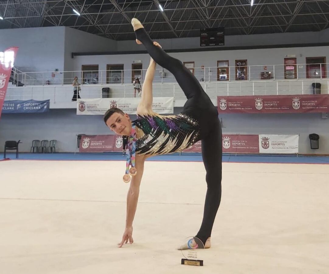 Álvaro Guzmán, tercero en Andalucía y clasificado para competir en el nacional de gimnasia rítmica masculina.