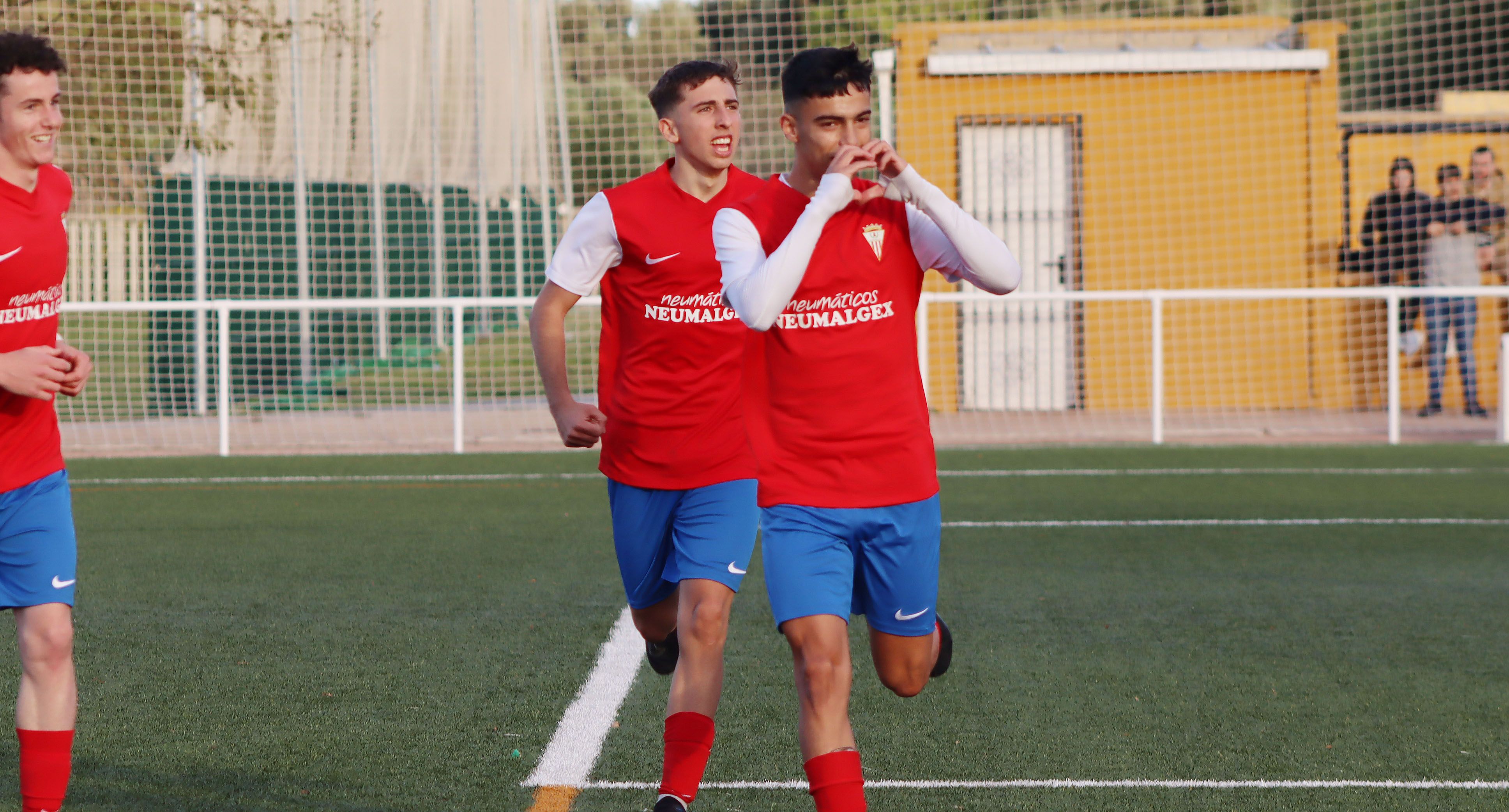 Adán Villalba celebra el 1-0 del juvenil del Algeciras CF sobre el CD San Roque de Lepe/Foto: AXEL S.C.