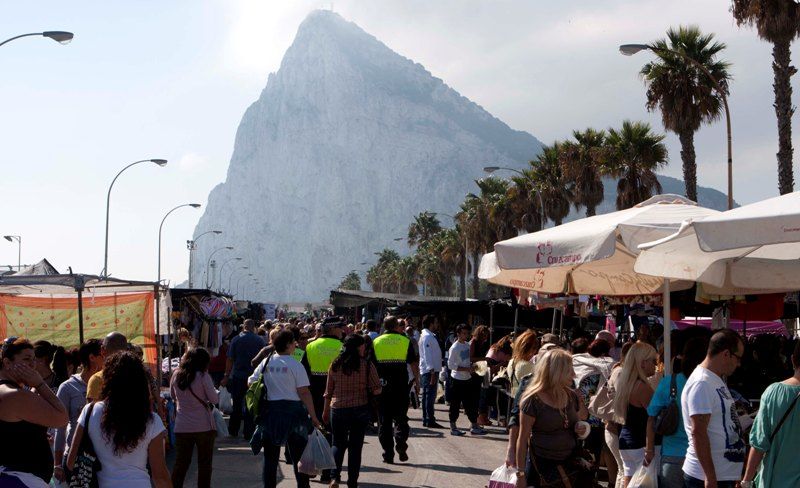 Este miércoles festivo habrá mercadillo en La Línea. 
