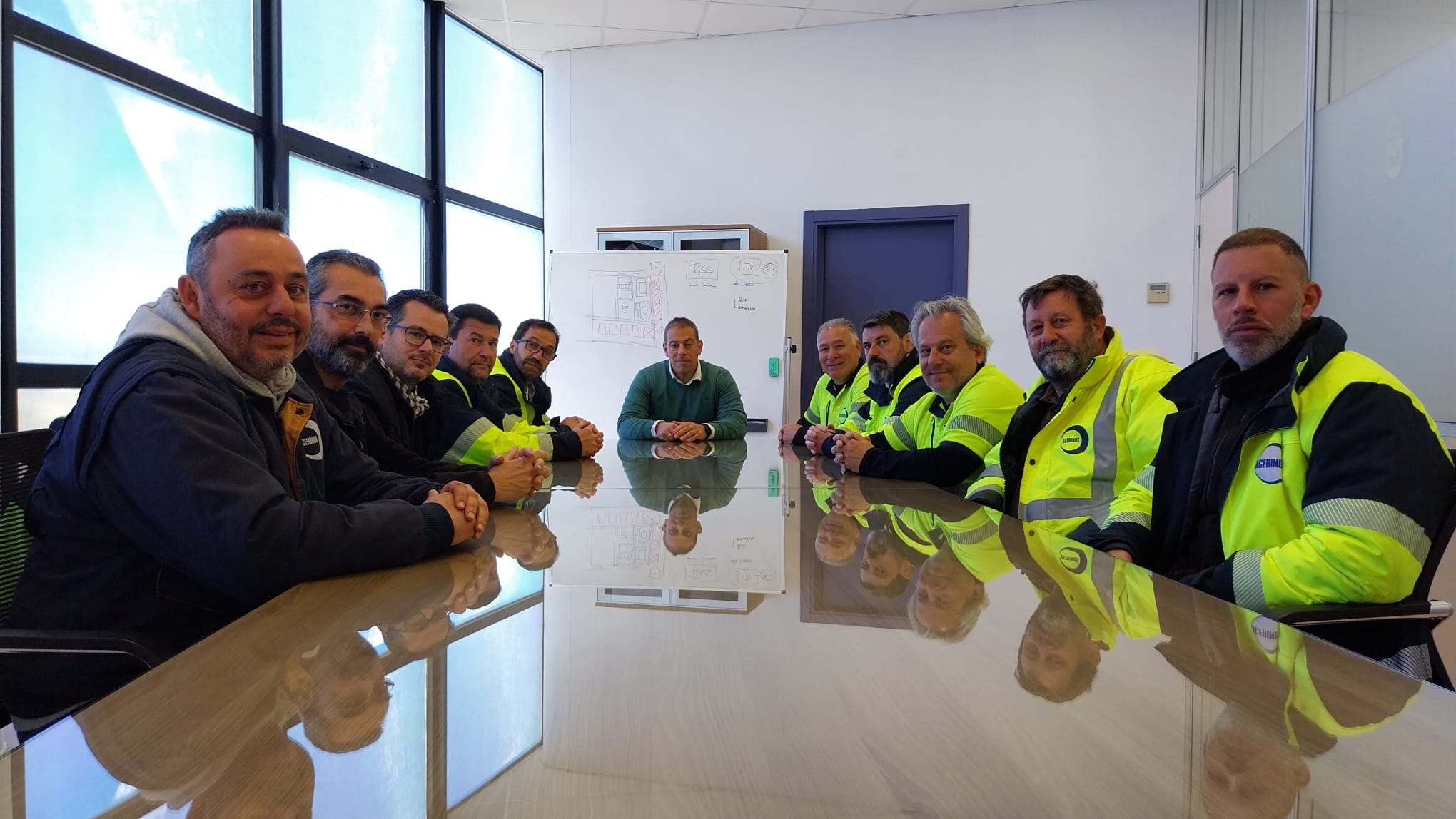 La Línea llevará a pleno una moción de apoyo a los trabajadores de Acerinox que inste a la empresa a negociar.