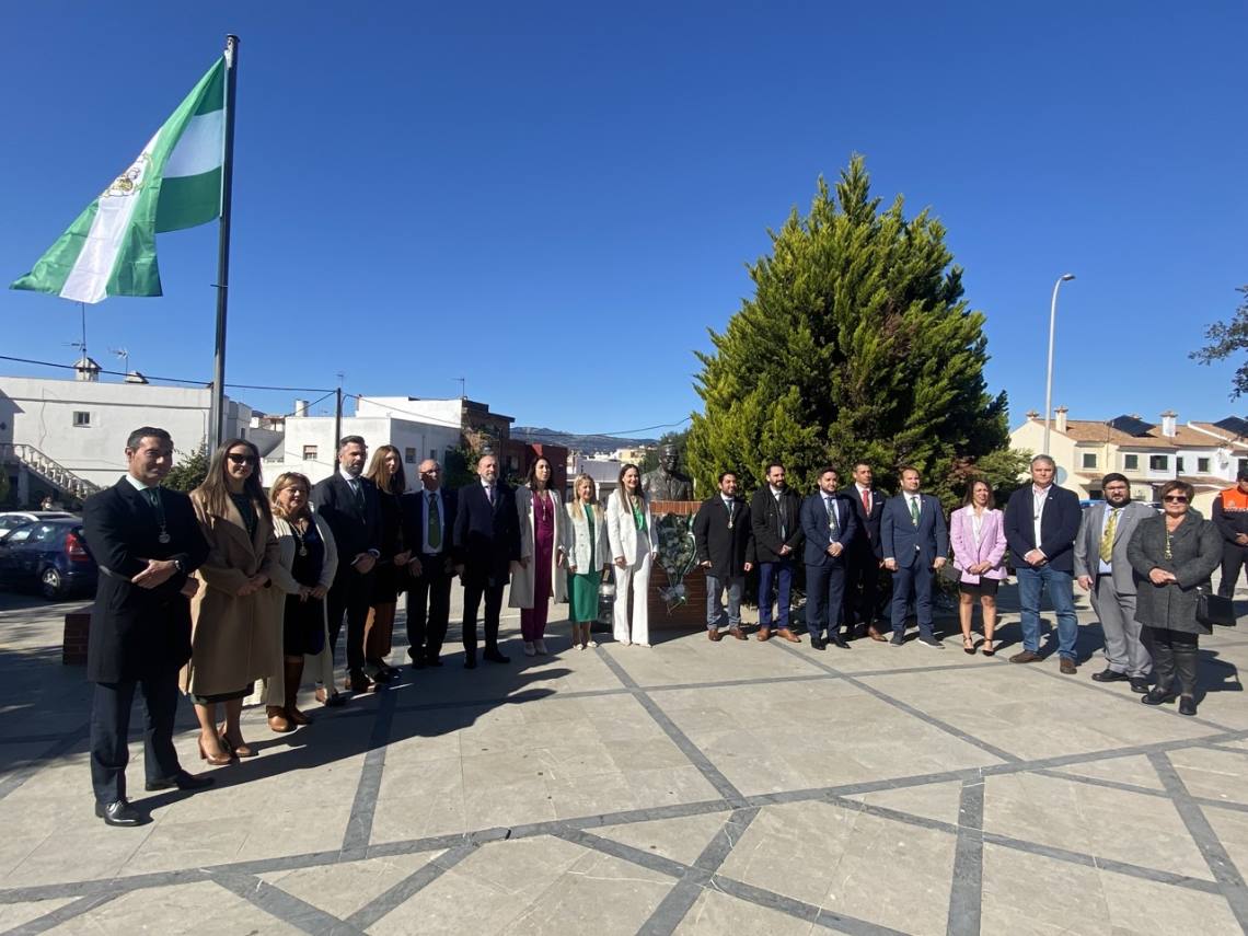 Los Barrios muestra su orgullo en el Día de Andalucía con el pleno del Ayuntamiento y el izado de la bandera