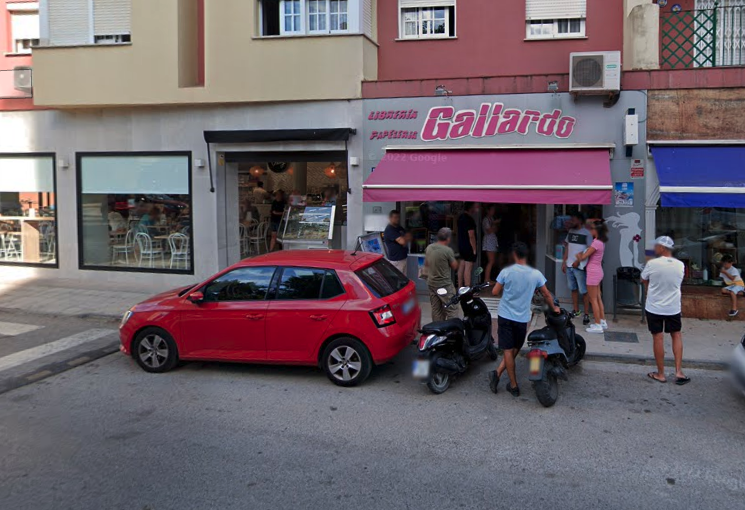 La Librería & Papelería Gallardo, ubicada en la Avenida Maria Guerrero en La Línea. La Librería & Papelería Gallardo, ubicada en la Avenida Maria Guerrero en La Línea.