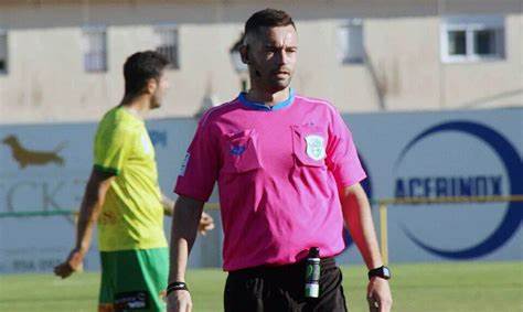 Gutiérrez Perera, en un partido de la UD Los Barrios, pita a la RB Linense en Marbella/Foto: AXEL S.C.