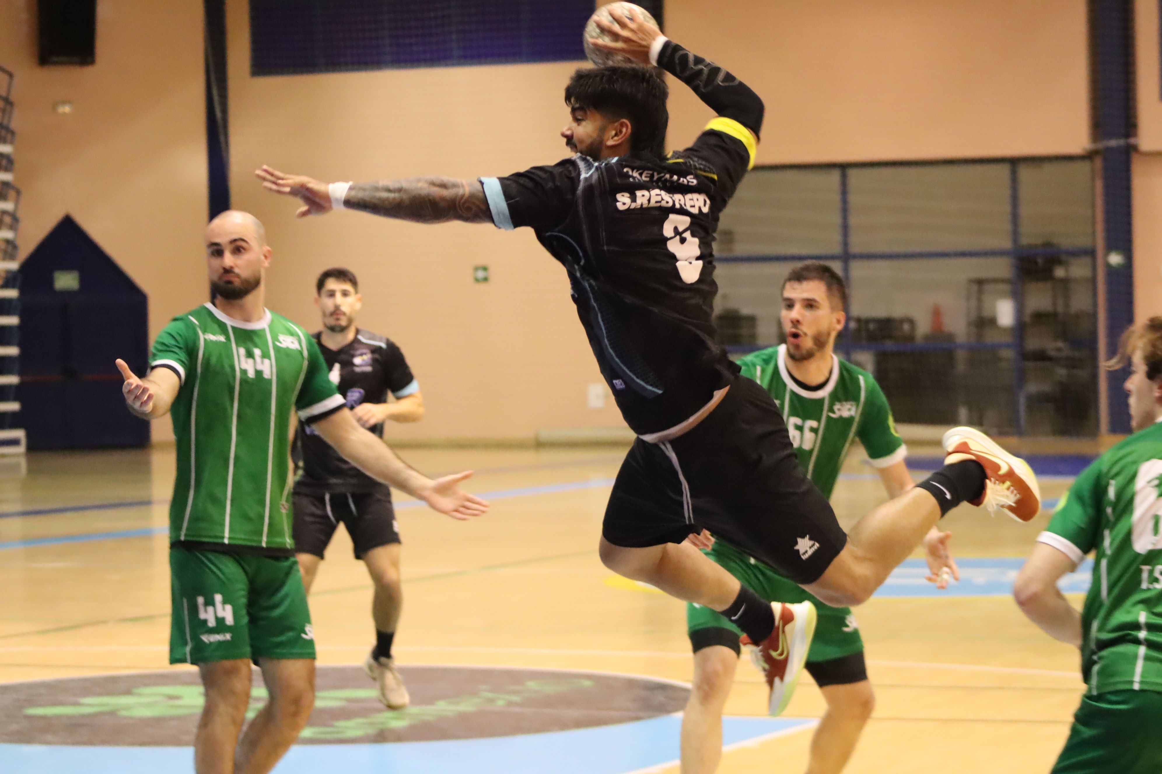 Cómodo triunfo del BM Ciudad de Algeciras ante su gente frente al SAFA Madrid (28-20)