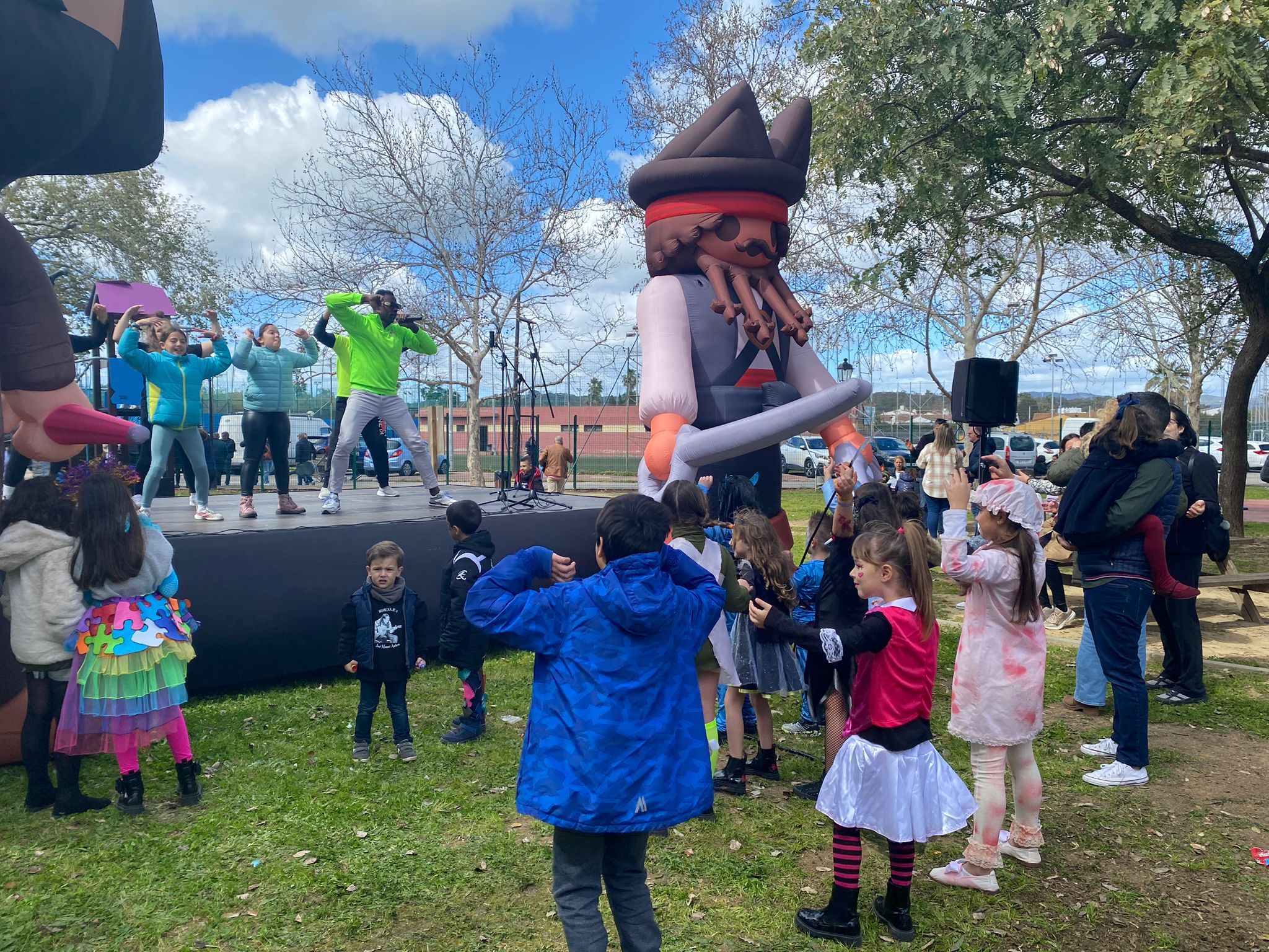 Guadacorte disfruta de su carnaval y pone el nombre de José Manuel Andreu al parque infantil