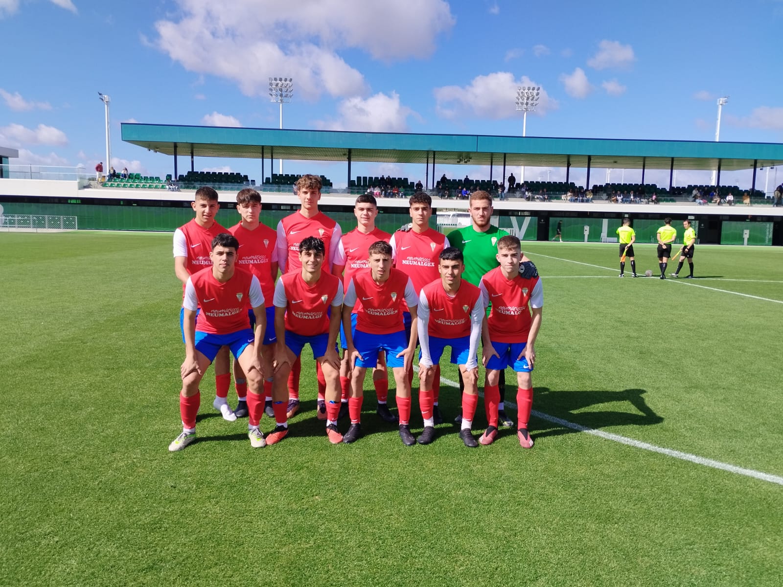 Machada del juvenil del Algeciras CF en casa del Betis B (0-1) que le 'saca' del descenso