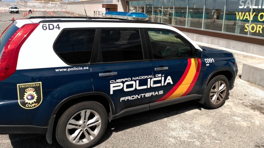 Policía Nacional en el Puerto de Tarifa.