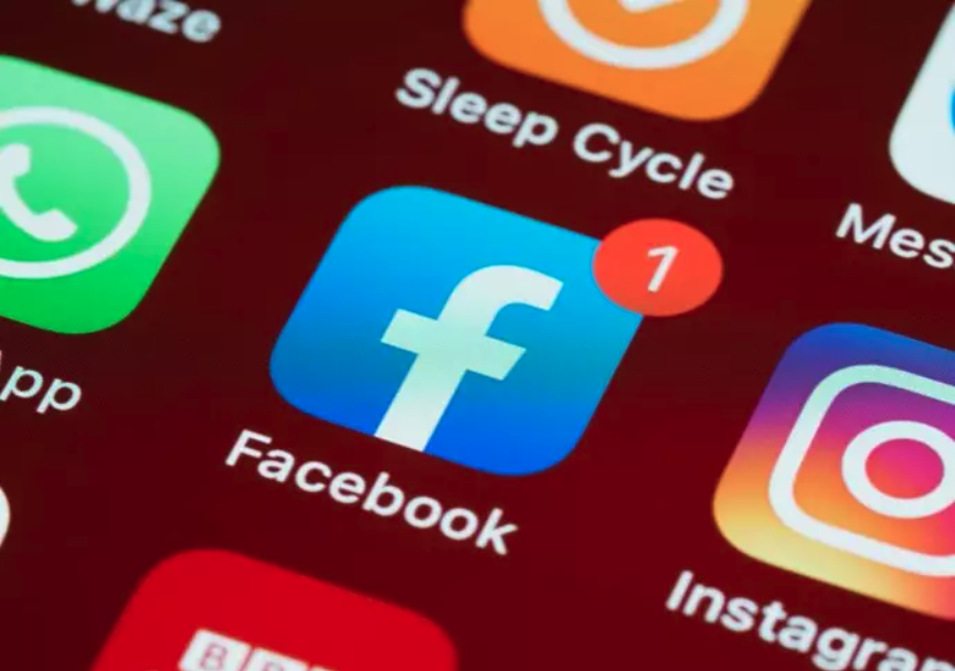 Facebook e Instagram sufren una caída global 