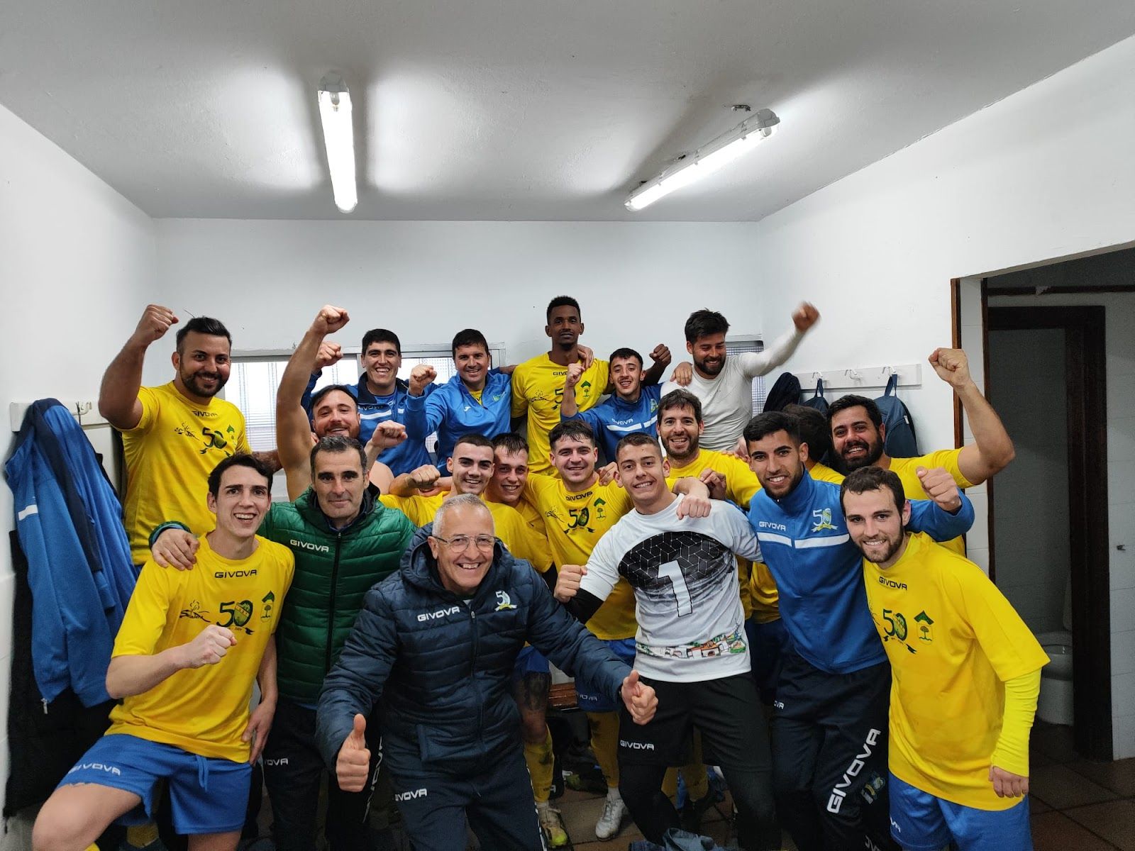 La UD Tesorillo, del pasillo al 'Supercampeón' a golear para tener medio ascenso (1-4)