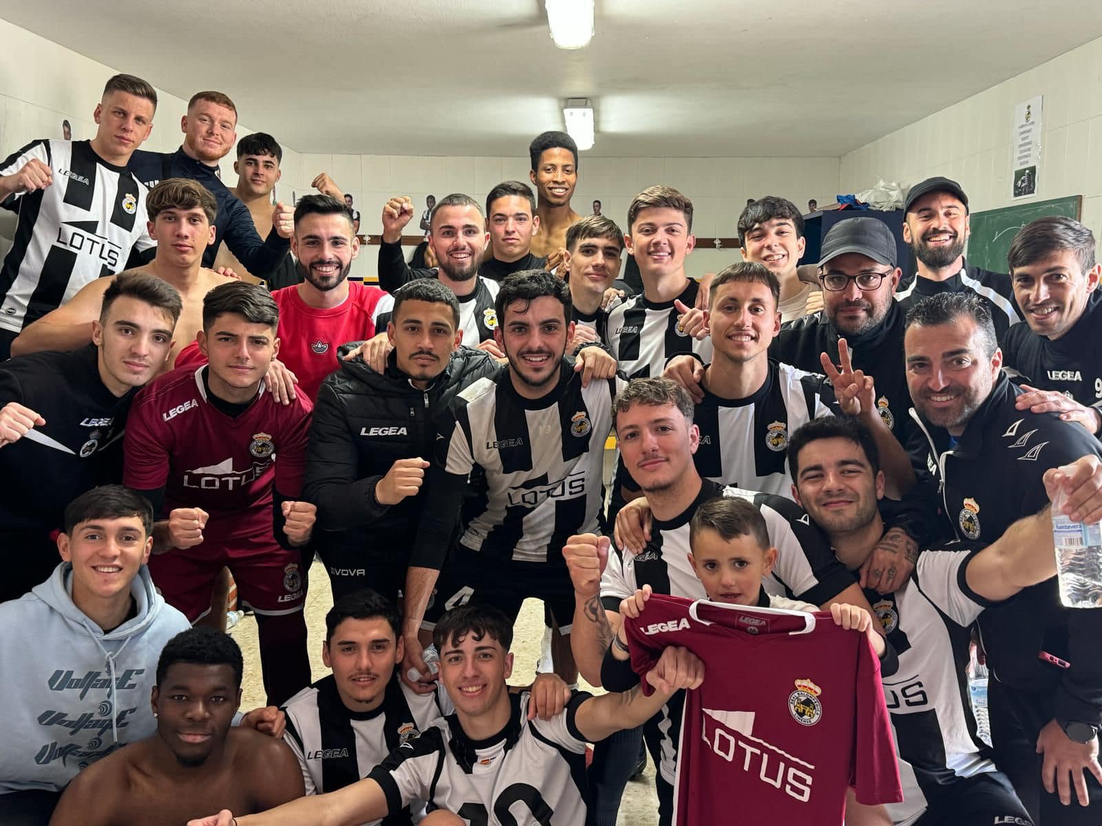 David Araujo, en el 89' y tras un saque de banda, acerca el ascenso a la RB Linense B (3-2)
