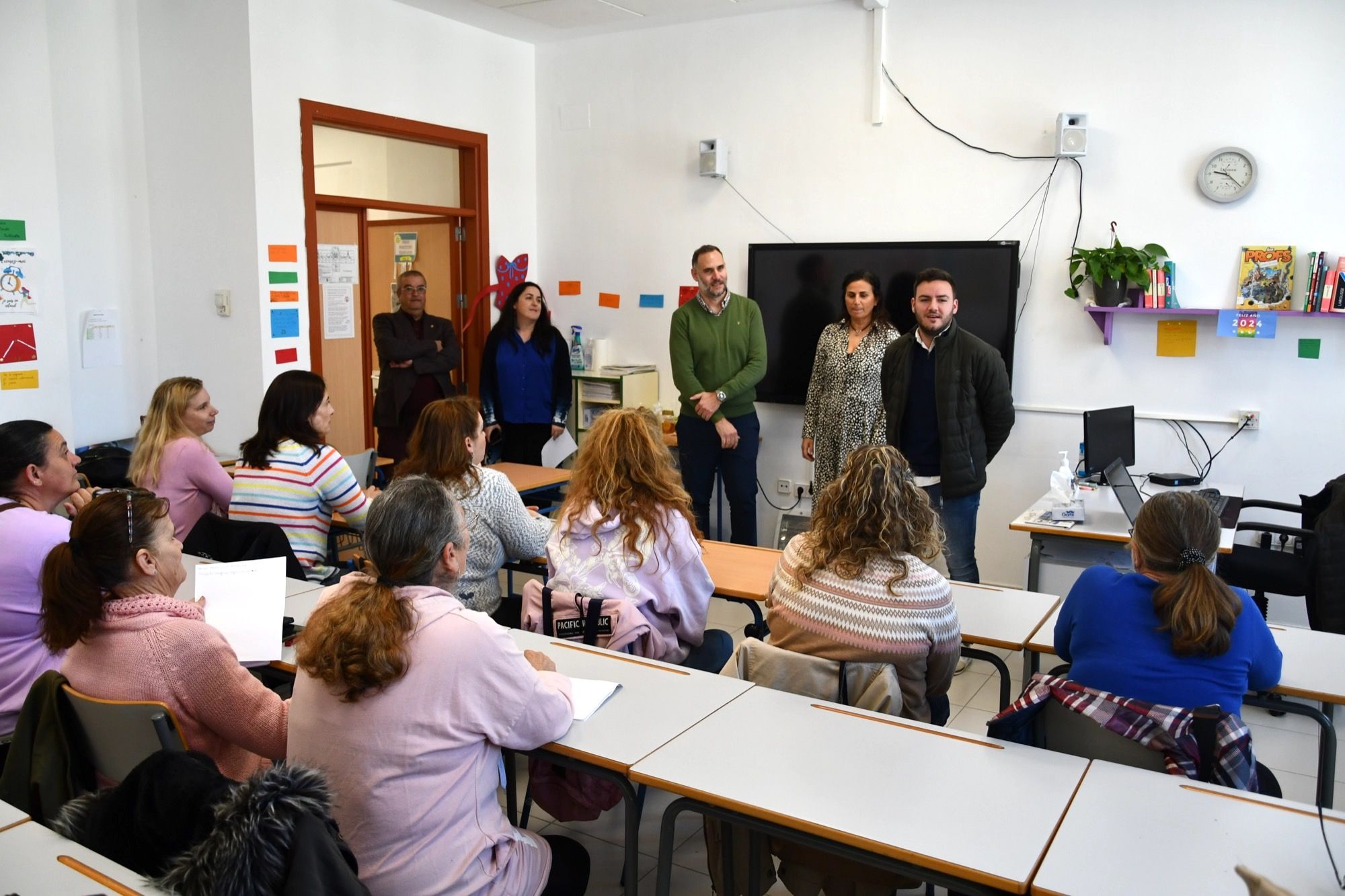 Comienza un curso gratuito de alfabetización digital para mujeres impulsado por Amdel.