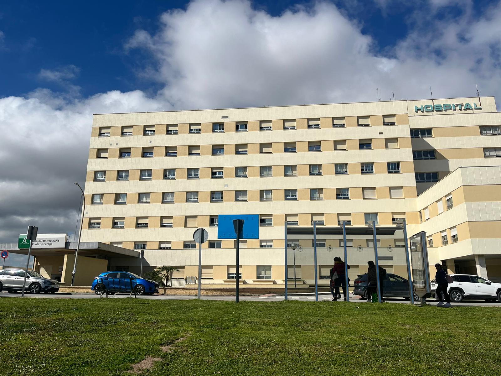 Hospital Punta de Europa, de Algeciras. Más de 39.000 personas esperan en la comarca para acudir a la consulta de un especialista.