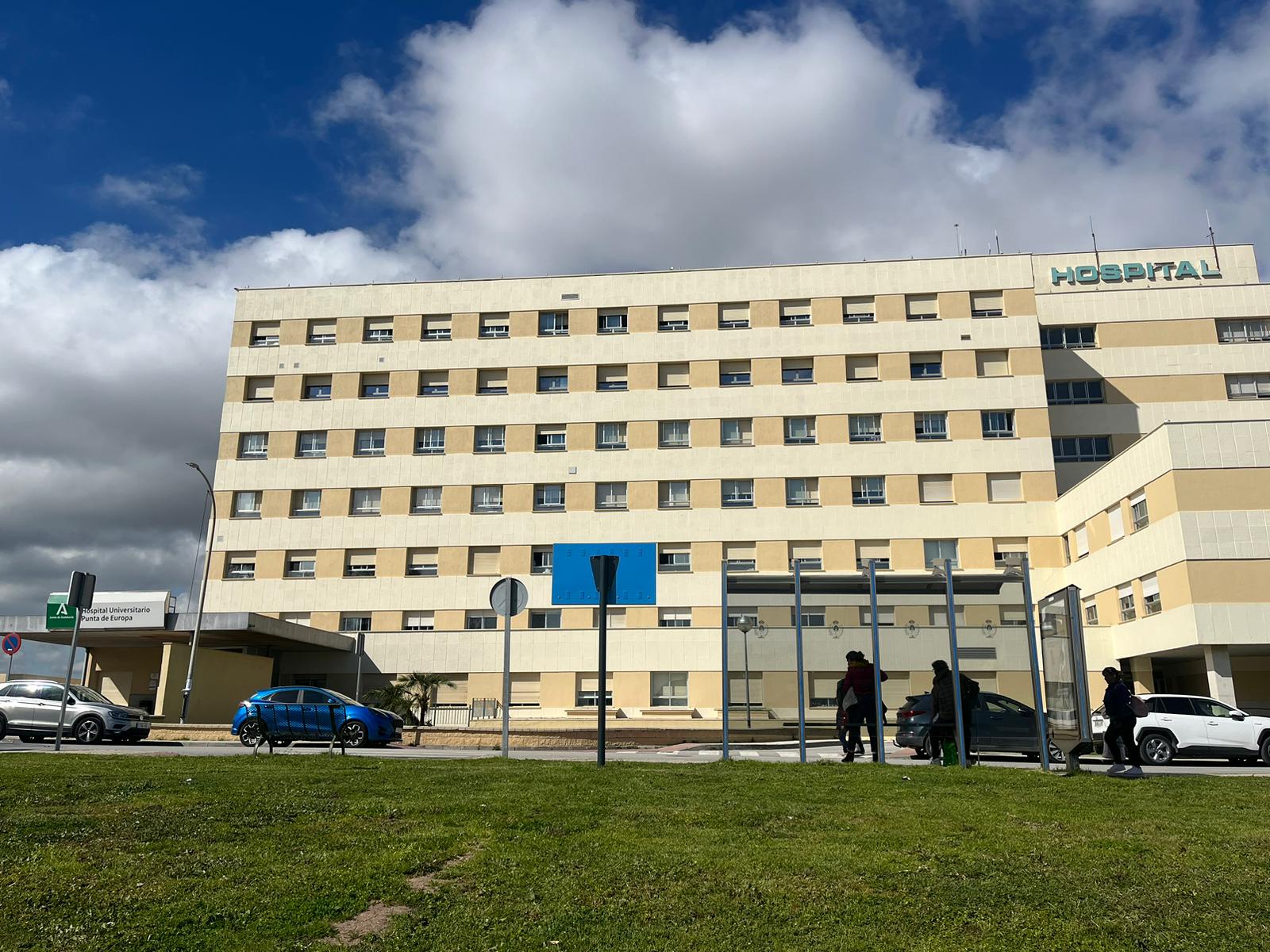 Hospital Punta de Europa, de Algeciras. Imagen de archivo. El calvario de un vecino de Los Barrios: un año sondado, a la espera de ser operado de próstata.