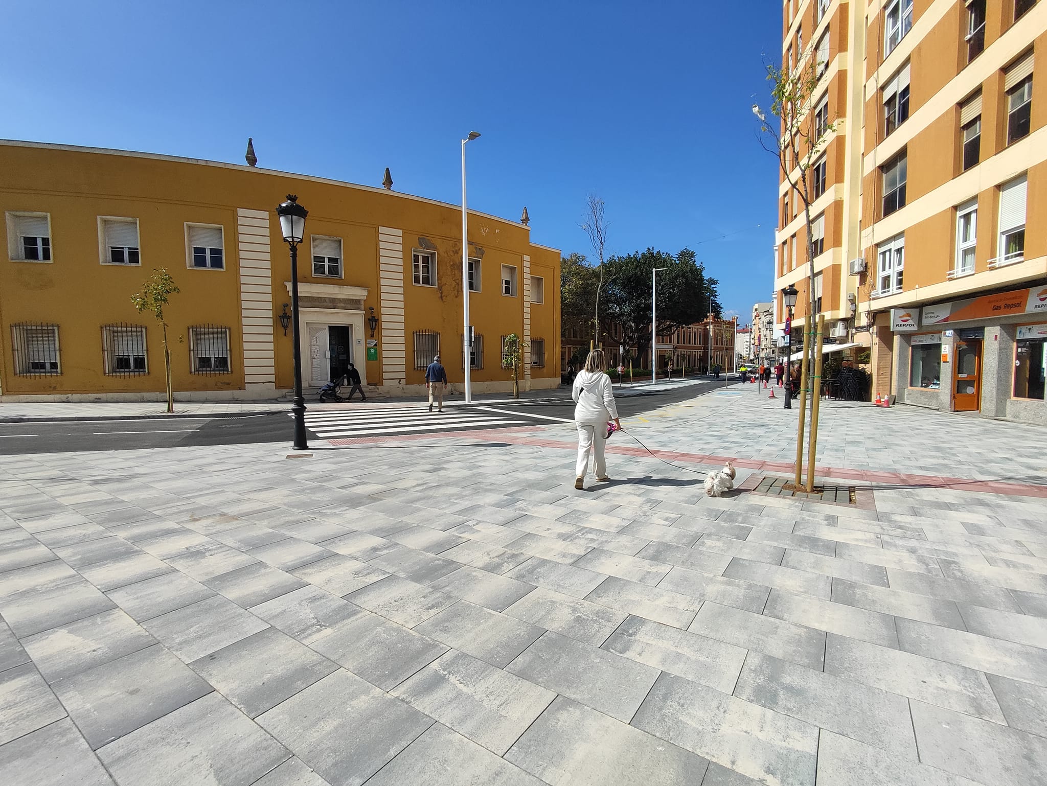 Así es la nueva avenida España: ensanche de aceras, arbolado y 126 plazas de aparcamiento. Foto: S.D. / 8Directo.