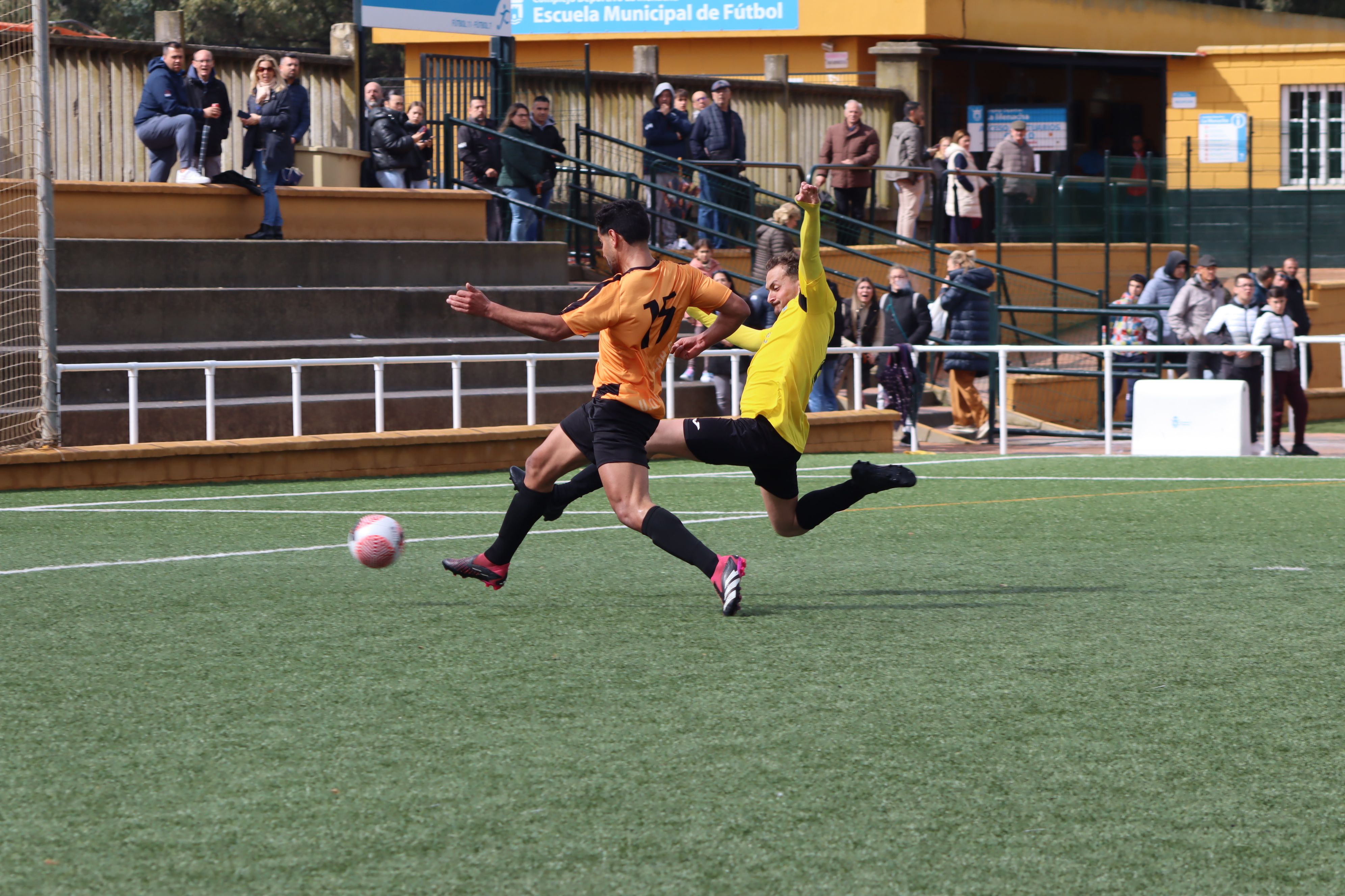La UD Castellar CF, 'sin' portero, gana al Bahía (1-3) con los tres goles a partir del 86'/Foto: AXEL S.C.