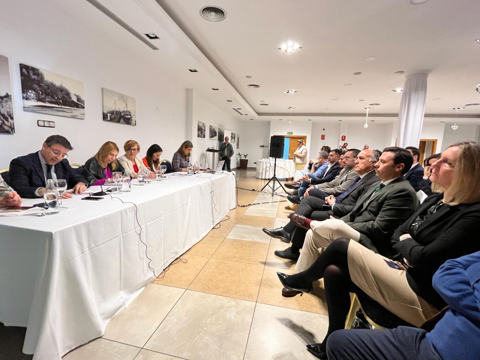 El Miteco informa en Los Barrios sobre el Convenio de Transición Justa, que ya ha supuesto 43 millones de euros en ayudas para la comarca. Foto: F.M.