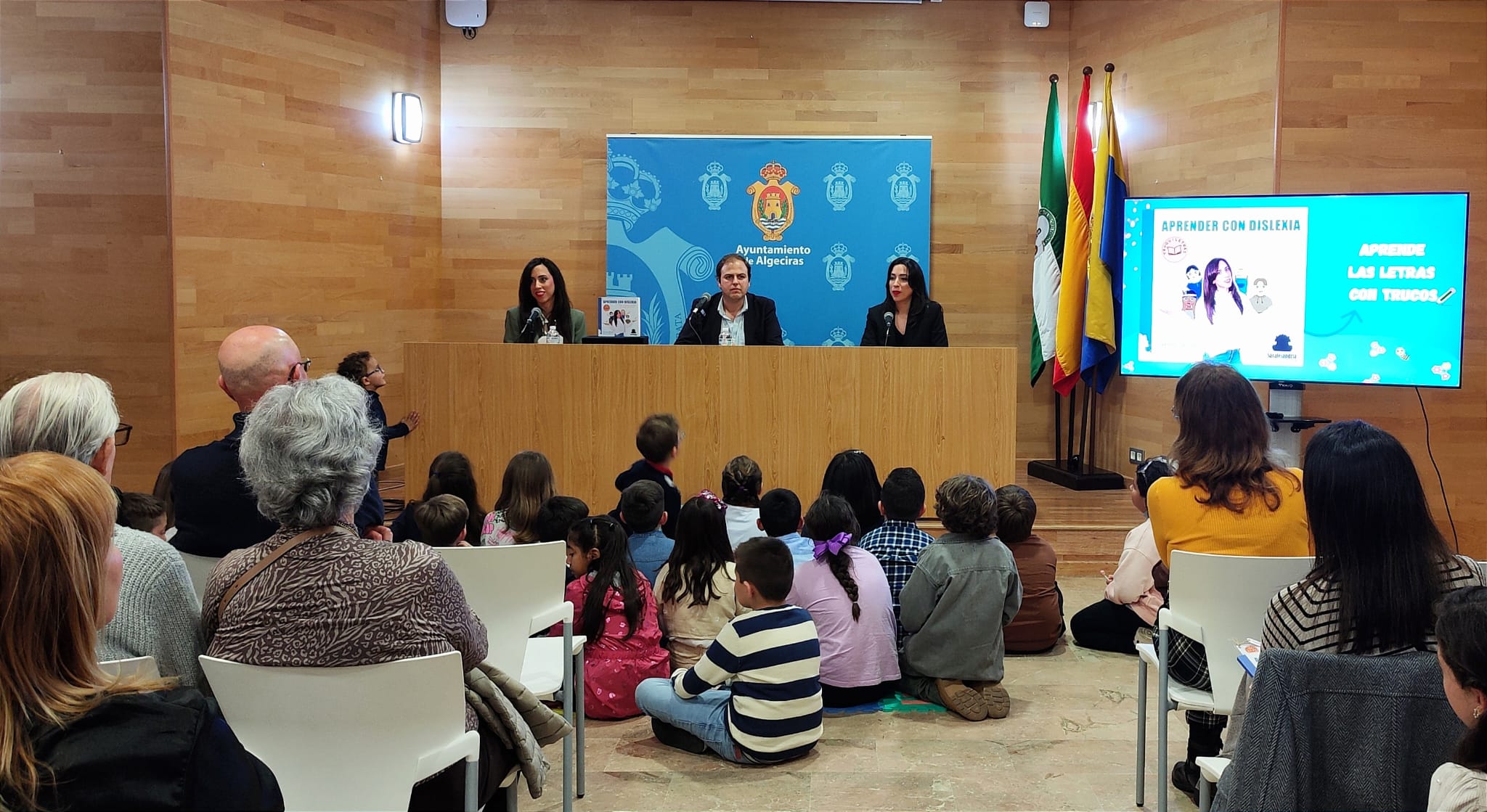 Carmen Quirell presenta en Algeciras su libro ‘Aprender con dislexia: método de lectura y escritura con cuentos emocionales’