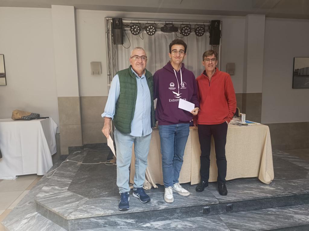 El Gran Maestro Alejandro Garrido -en el centro- gana el V Open 'Villa de Los Barrios'-Memorial 'Ramón Tarrío’