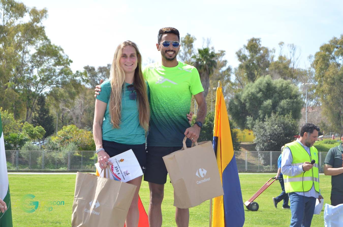 Los atletas Bouchaib Nasr y Kim Baglietto, ganadores de la IX Media Maratón de Algeciras