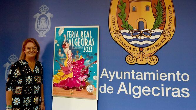 Juana Cid posa junto al cartel de la Feria Real de 2023.