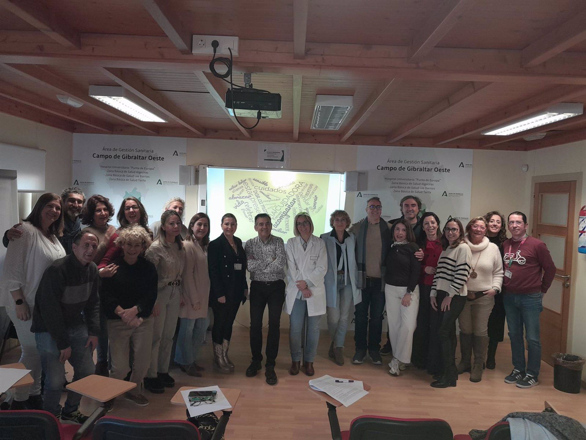 Trabajadores sociales en un curso del SAS sobre atención a la familia cuidadora - JUNTA DE ANDALUCÍA.