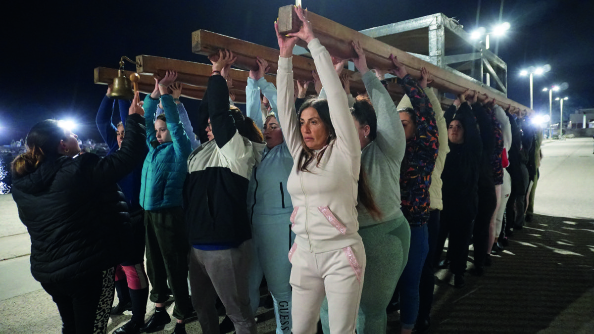 Mujeres que piden paso. En esta imagen, las mujeres de La Atunara, durante un ensayo. Foto: Sandra Domínguez.