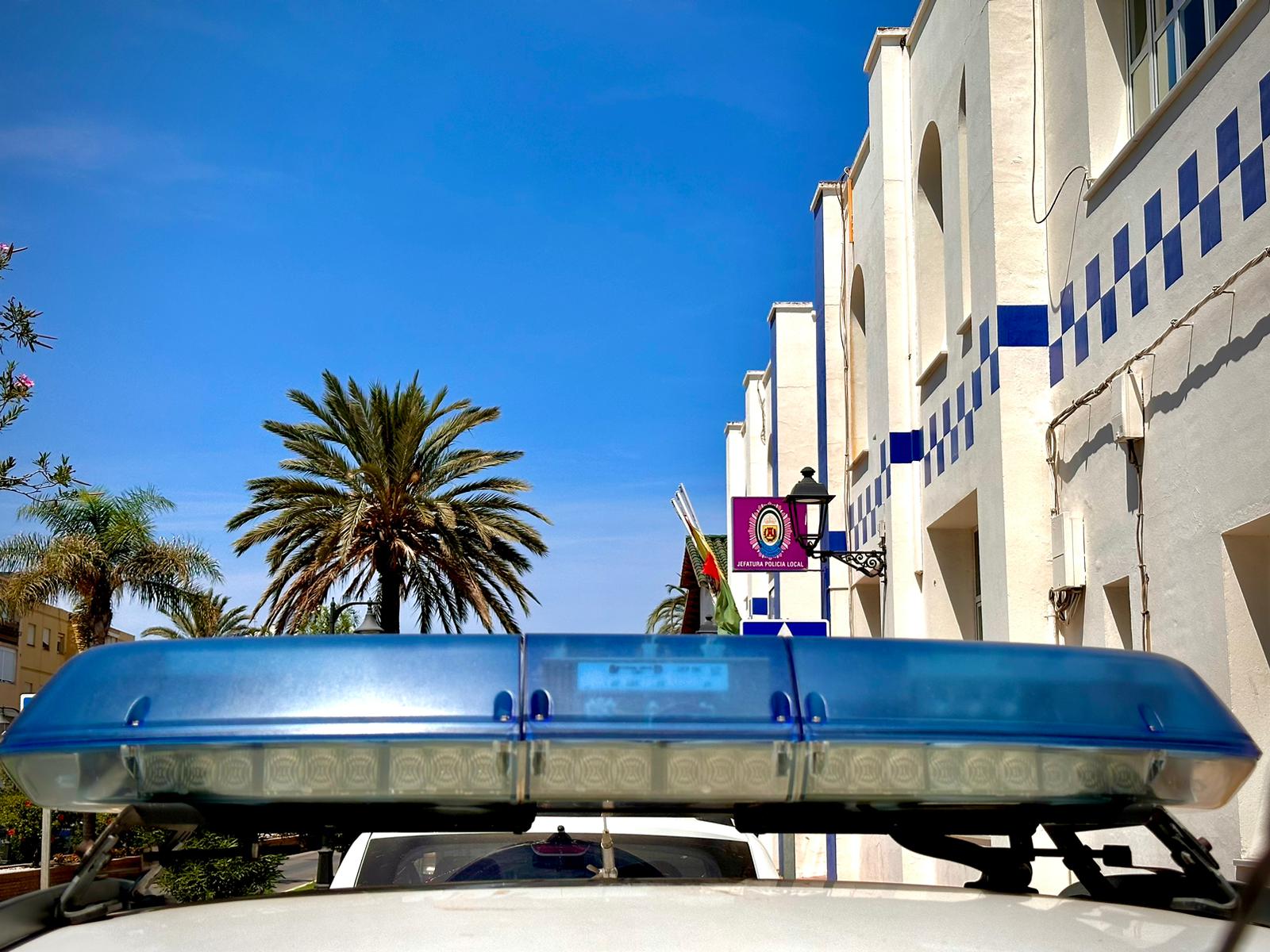 Recuperan en Los Barrios un vehículo clásico robado en Marbella