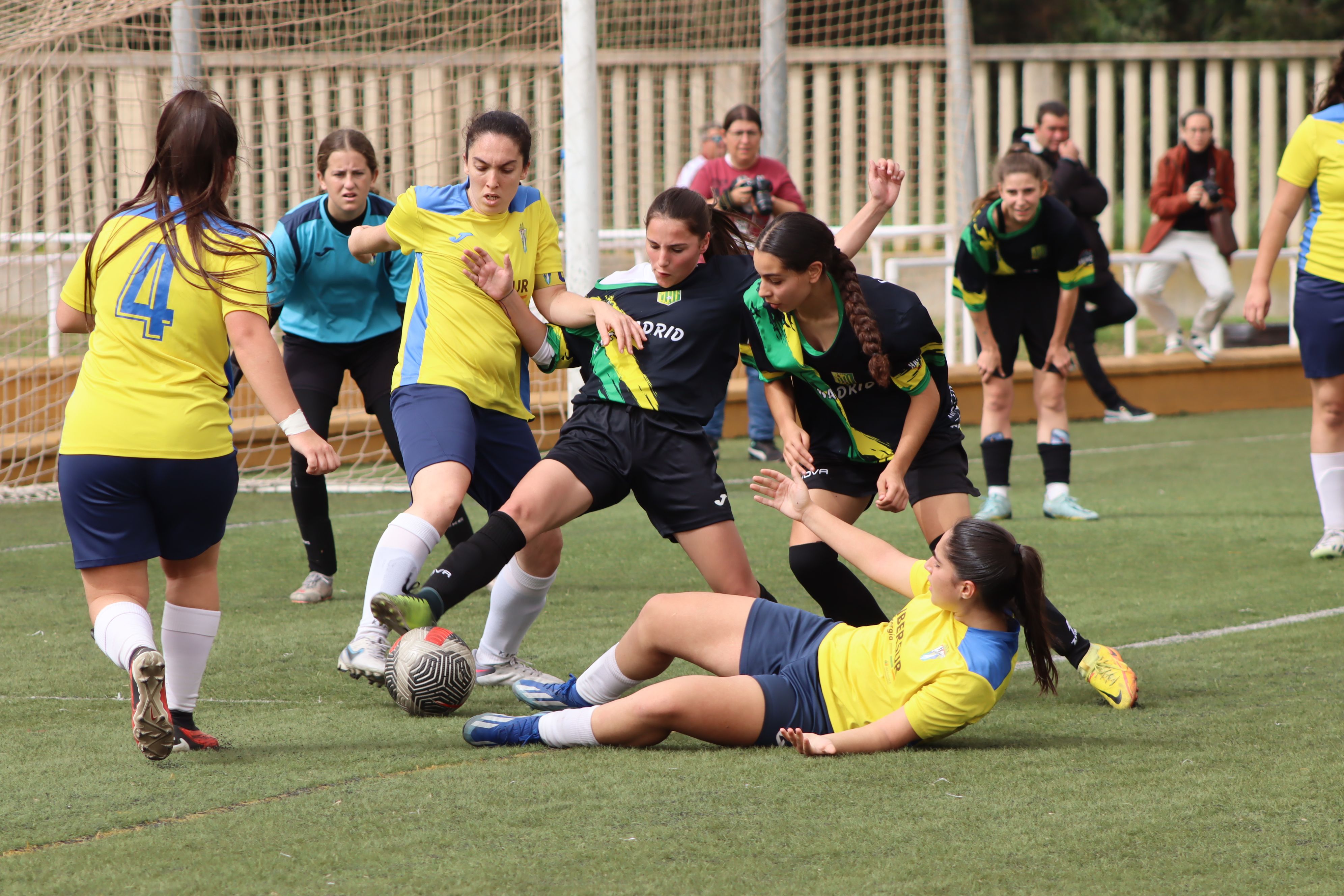 Las féminas del CD Algeciras merecen mejor suerte ante el Safa San Luis en casa (0-2)/Foto: AXEL S.C.