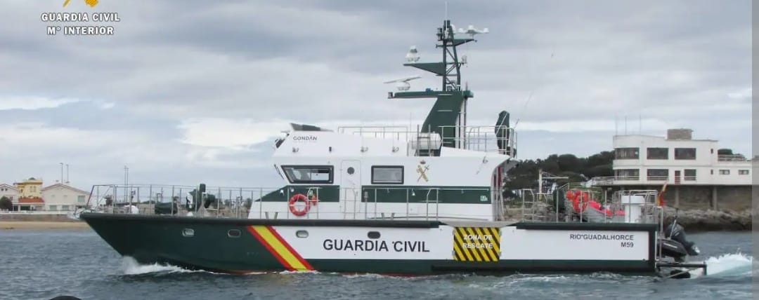 Varias narcolanchas embisten a una patrullera de la Guardia Civil de Algeciras en Manilva