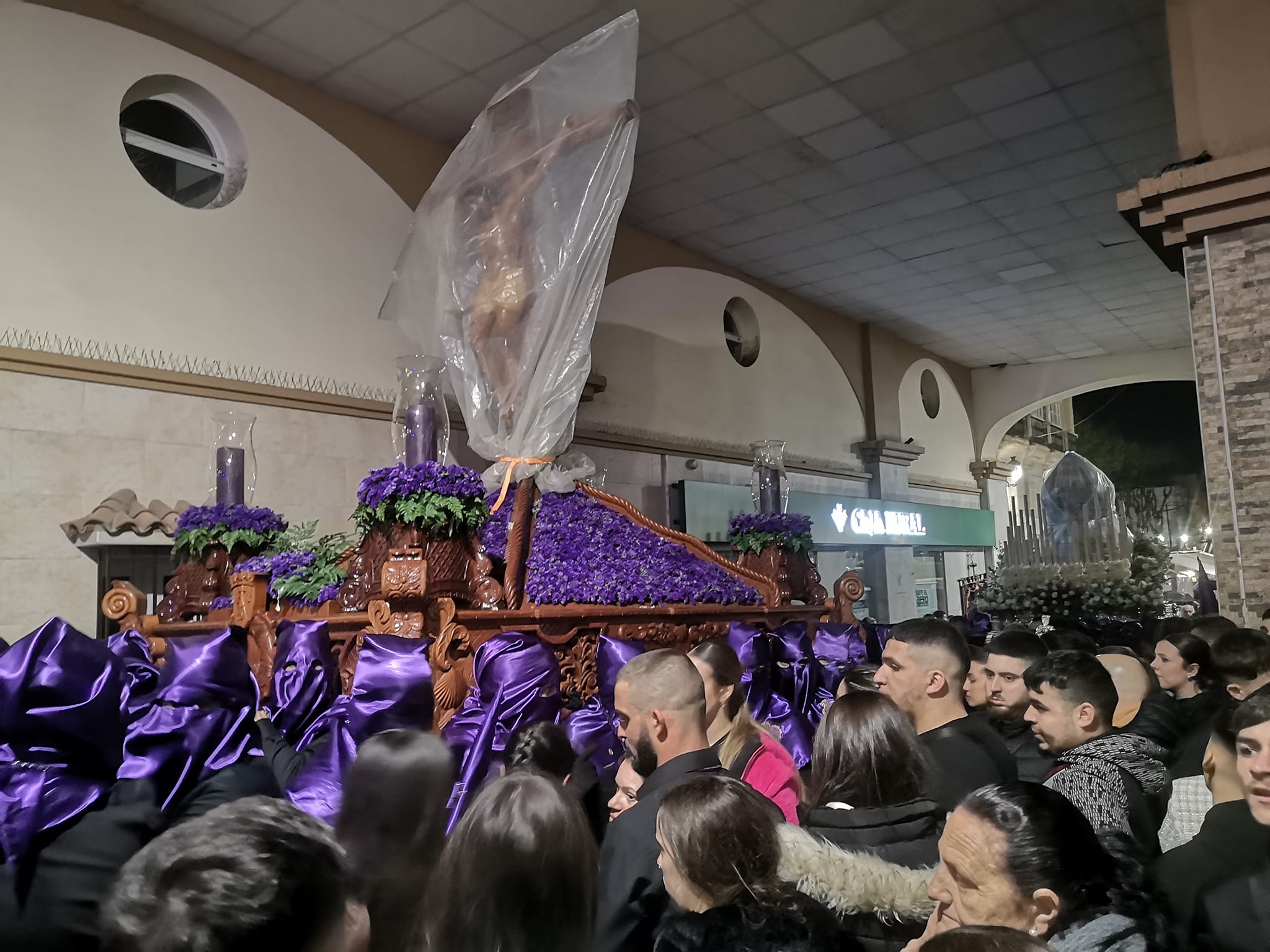 Sufrido regreso bajo la lluvia del Cristo del Mar y la Virgen de la Luz. Foto: S.D./ 8Directo