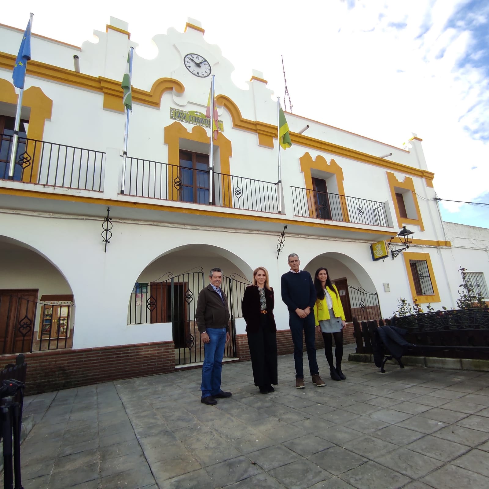 La presidenta de la Diputación conoce las peticiones de Tarifa y Tahivilla en su primera visita institucional al municipio.