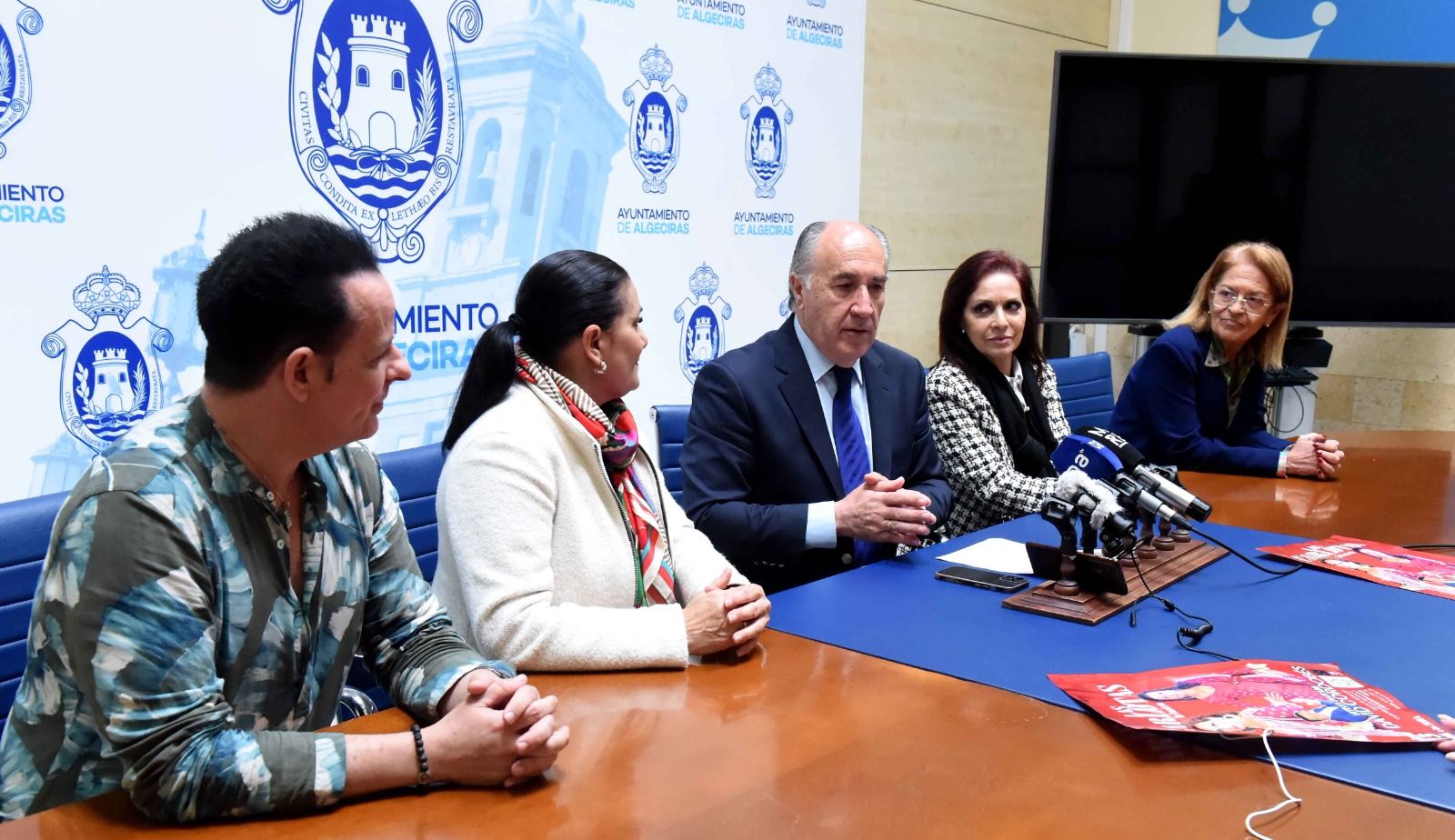 'Las Carlotas' y David Cordobés actuarán en el Club Naútico El Saladillo el día 13.