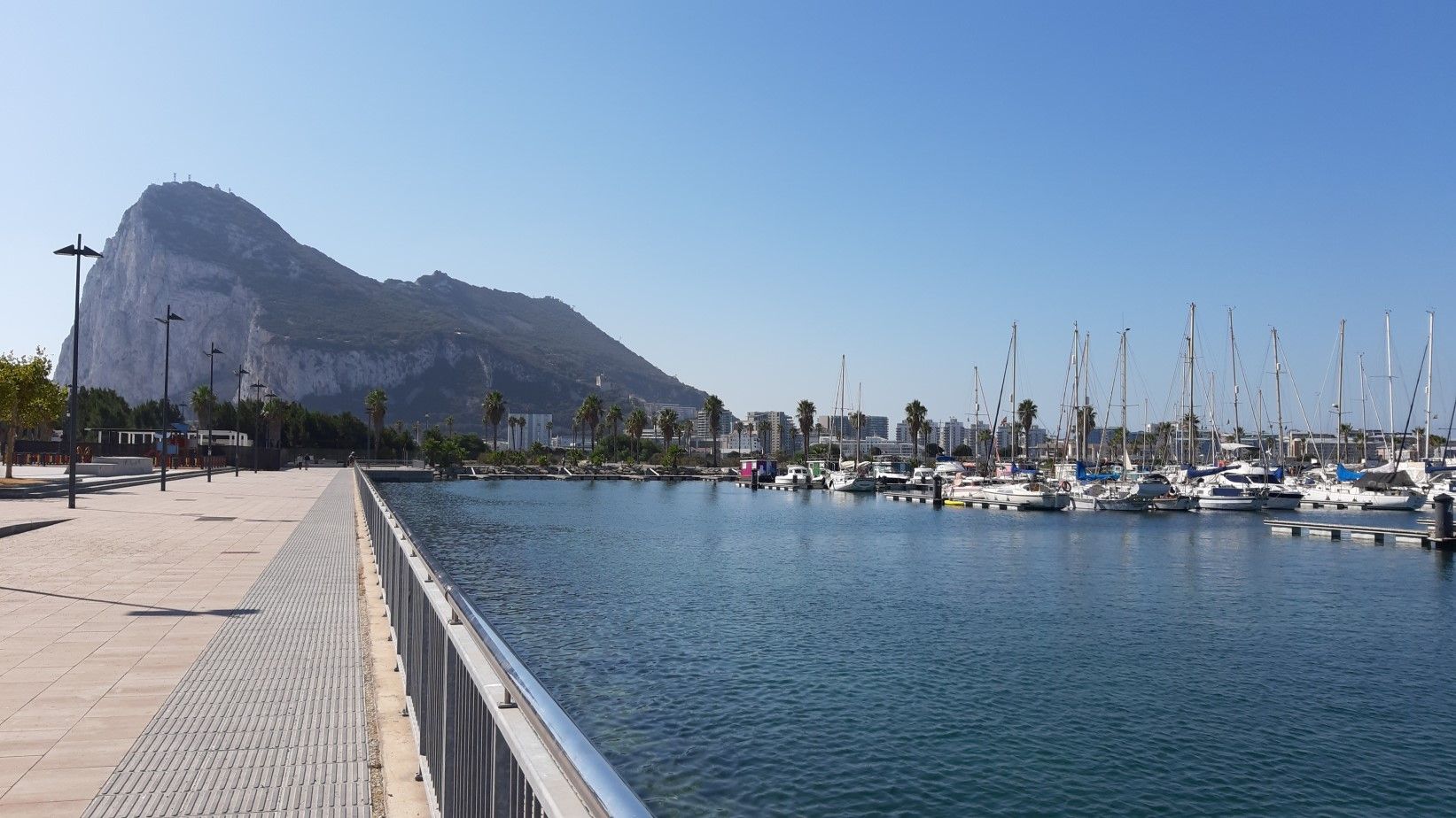 Turismo proyecta iniciar excursiones en barco desde Alcaidesa Marina.