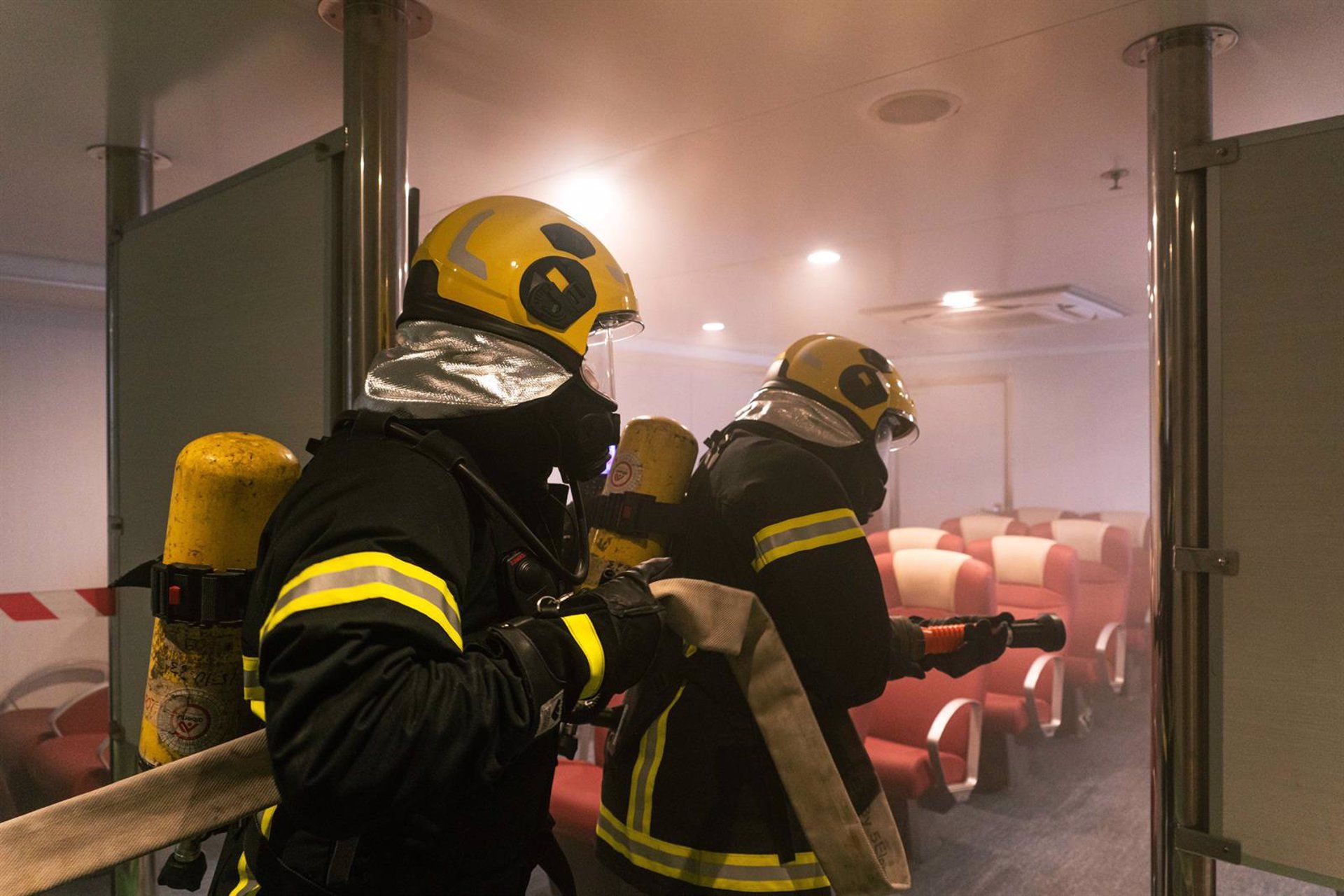 El Puerto de Algeciras acoge el simulacro de un incendio de un coche eléctrico dentro de un ferri