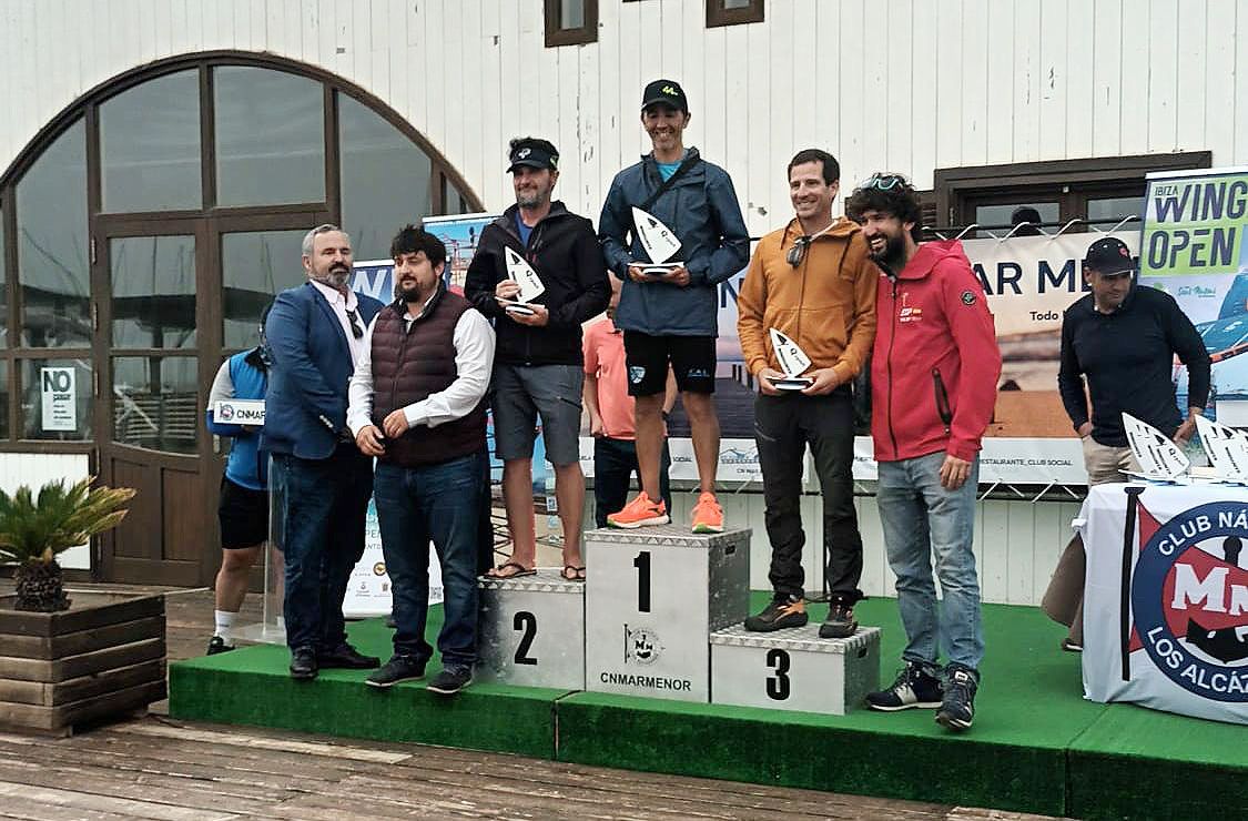 Los linenses Nacho Pérez y Ricardo Jiménez, oro y plata en el Autonómico Windsurfer