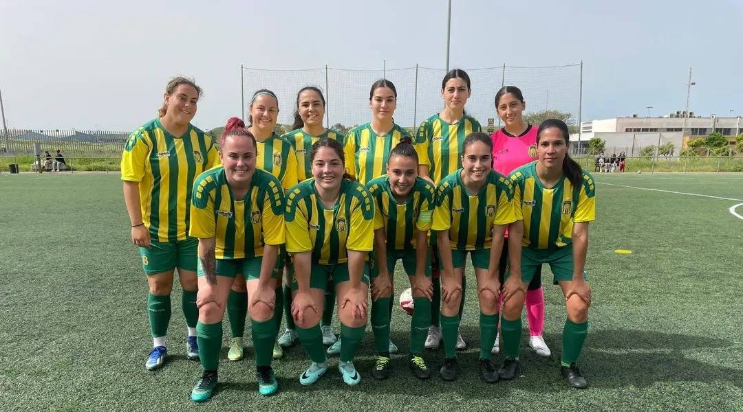 Formación del equipo femenino de la UD Los Barrios en Jerez/Foto: UNIÓN DEPORTIVA LOS BARRIOS