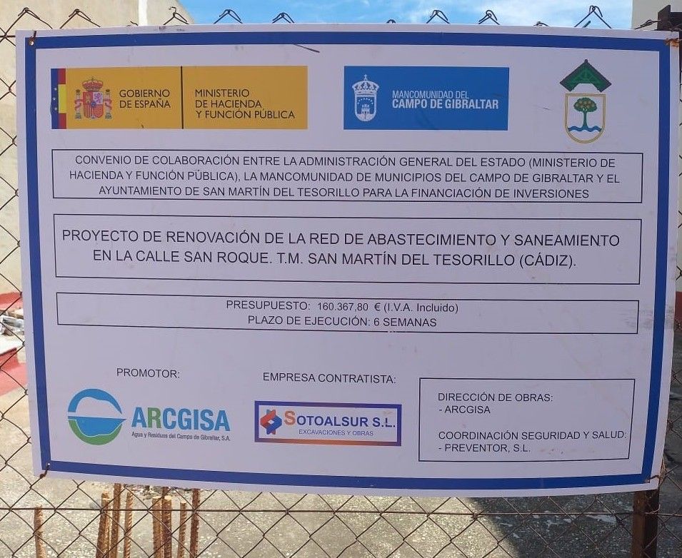 Renovada la red de abastecimiento y saneamiento de la calle San Roque en Tesorillo.