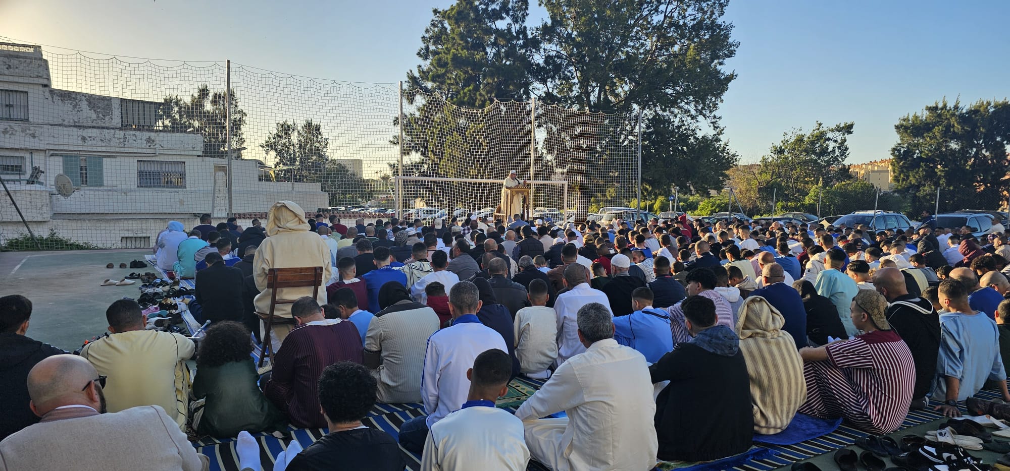 Unos 1.500 musulmanes despiden el Ramadán con un rezo conjunto en el Llano Amarillo y el Saladillo