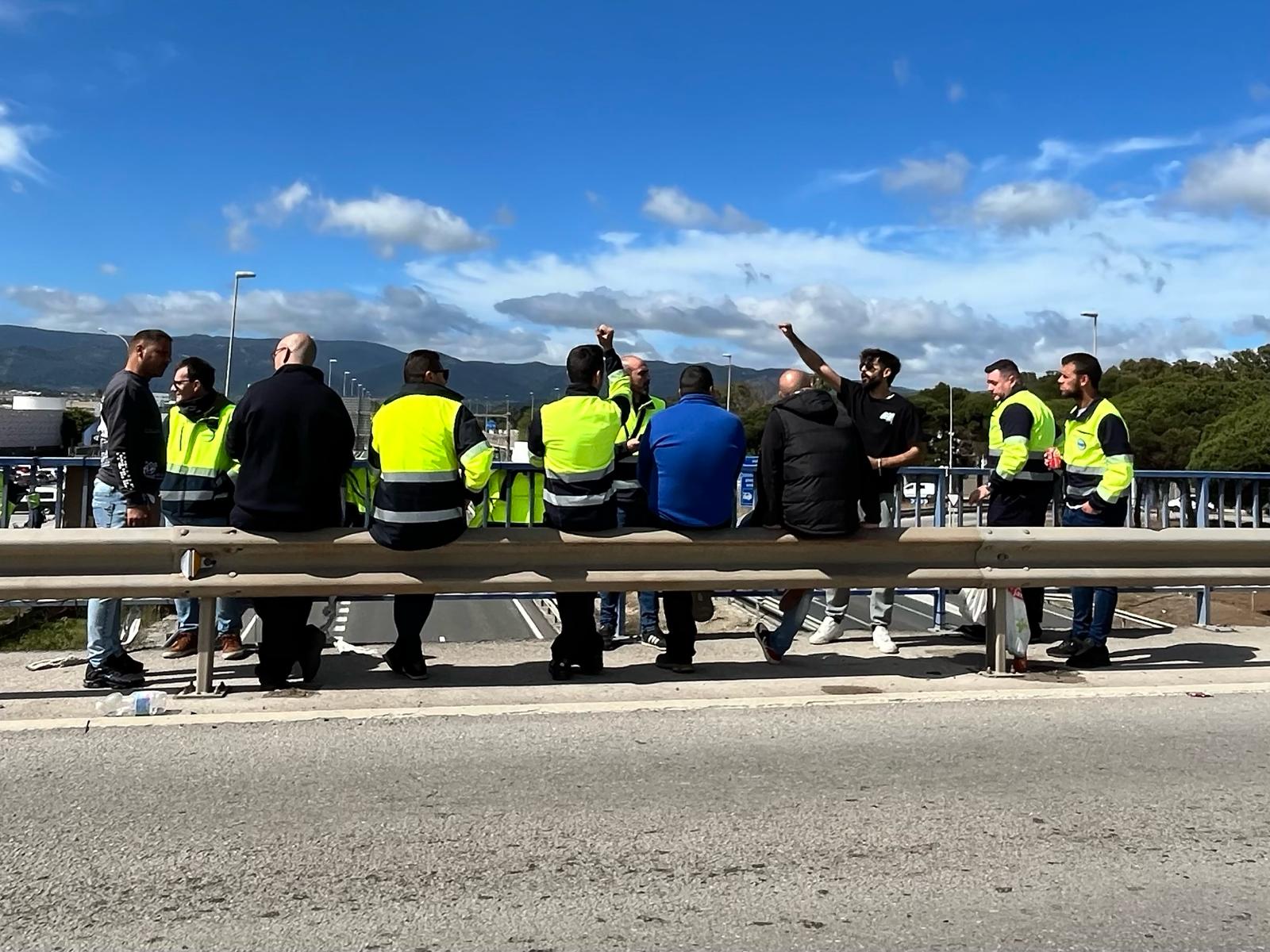 Trabajadores de Acerinox en huelga. Continúa la huelga de Acerinox: la propuesta de la empresa no convence al comité